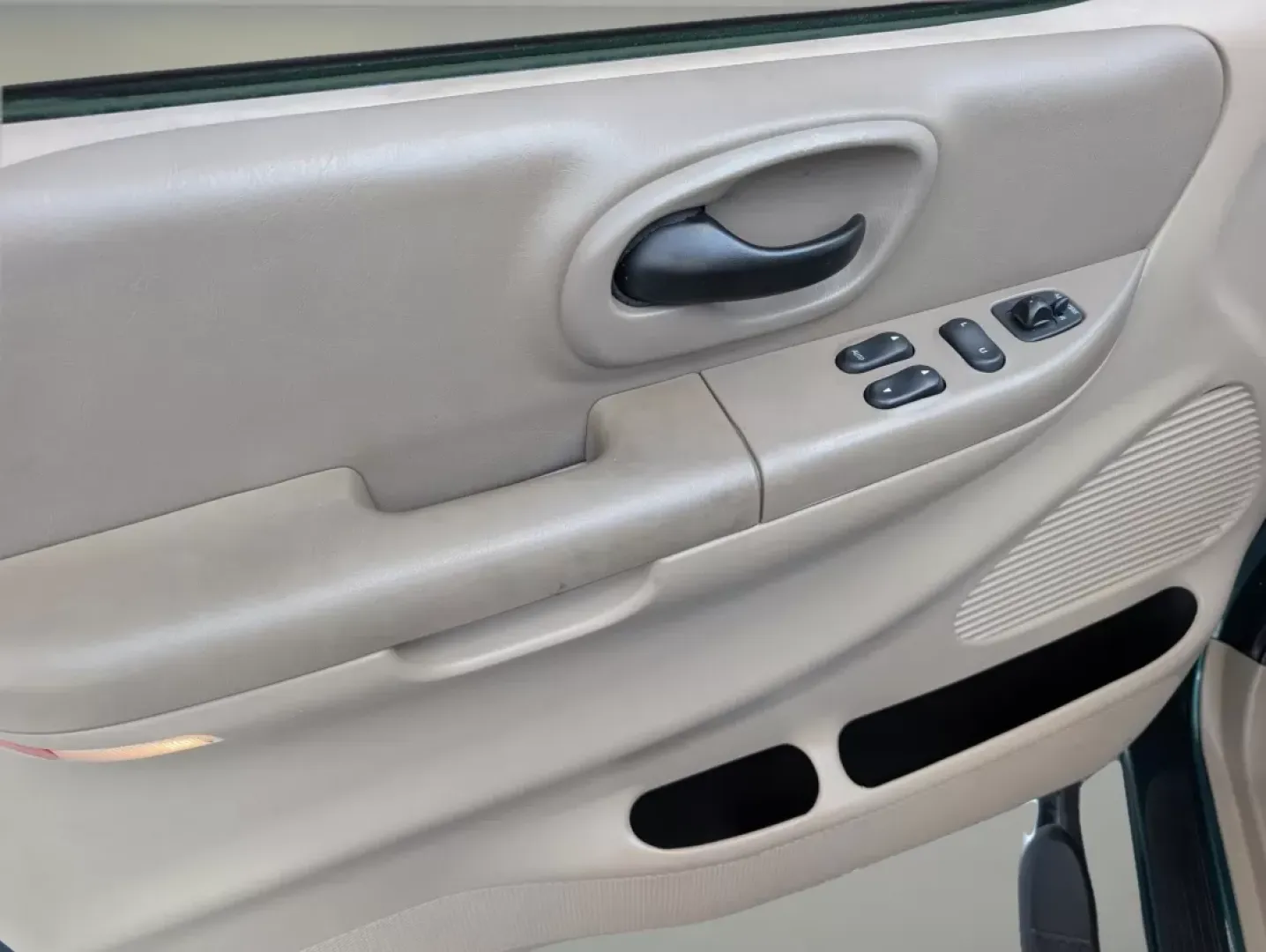 2000 Ford F-150 XLT (1FTZX1725YN) with an Other engine, located at 1430 Gateway Drive, Opelika, AL, 36801, (334) 239-0944, 32.637871, -85.409790 - Unlock the adventure of your dreams with this 2000 Ford F-150 XLT, an extended cab pickup that perfectly balances functionality with comfort. Whether you're a growing family in need of a reliable vehicle, a weekend warrior looking to tackle outdoor escapades, or a budget-conscious buyer searching fo - Photo#8