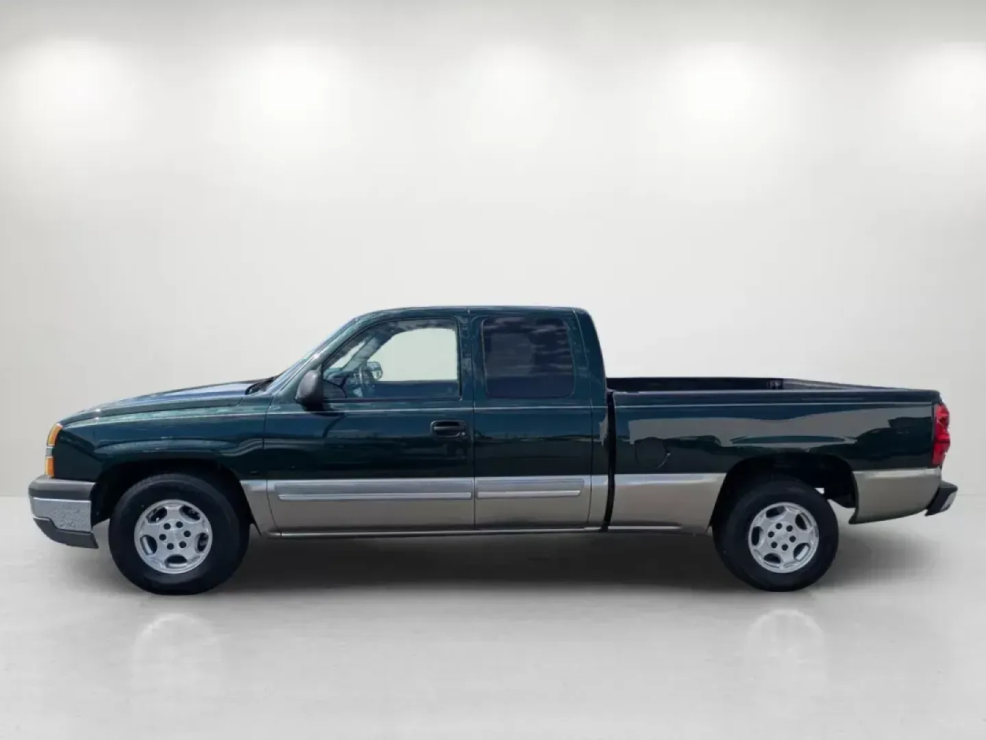 2003 /Dark Charcoal Chevrolet Silverado 1500 LS (2GCEC19V331) with an Gas V8 4.8L/293 engine, 4-Speed Automatic w/OD transmission, located at 521 Old Farm Lane Rd, Prattville, AL, 36066, (334) 325-1505, 32.482460, -86.416367 - **Discover Adventure with This 2003 Chevrolet Silverado 1500 at Gils Auto - Prattville!**<br /> <br /> Are you ready to take your driving experience to the next level? This 2003 Chevrolet Silverado 1500, available now at Gils Auto in Prattville, AL, is not just a vehicle; it's your ticket to freedom - Photo#7