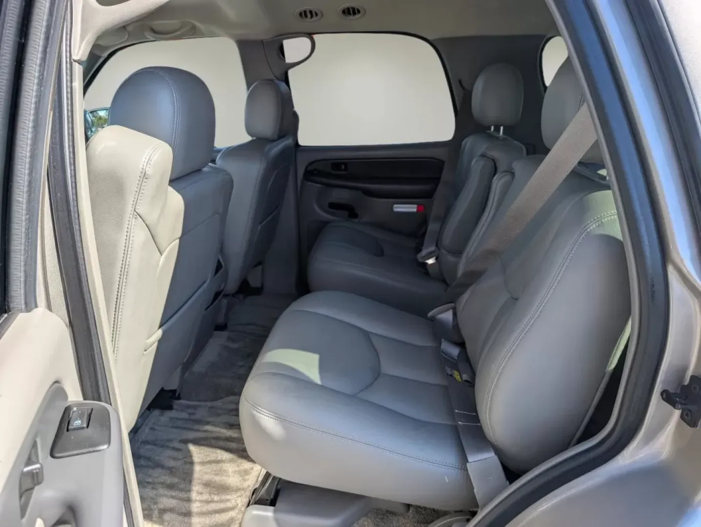 2003 /Pewter/Dark Pewter GMC Yukon SLT (1GKEC13Z83J) with an Other engine, located at 1430 Gateway Drive, Opelika, AL, 36801, (334) 239-0944, 32.637871, -85.409790 - **Discover Adventure and Comfort with the 2003 GMC Yukon SLT at Gils Auto - Phenix City**<br /> <br /> If you're on the hunt for a reliable SUV that embodies comfort and versatility, look no further than the 2003 GMC Yukon SLT, available now at Gils Auto in Phenix City, AL. This robust vehicle offer - Photo#10