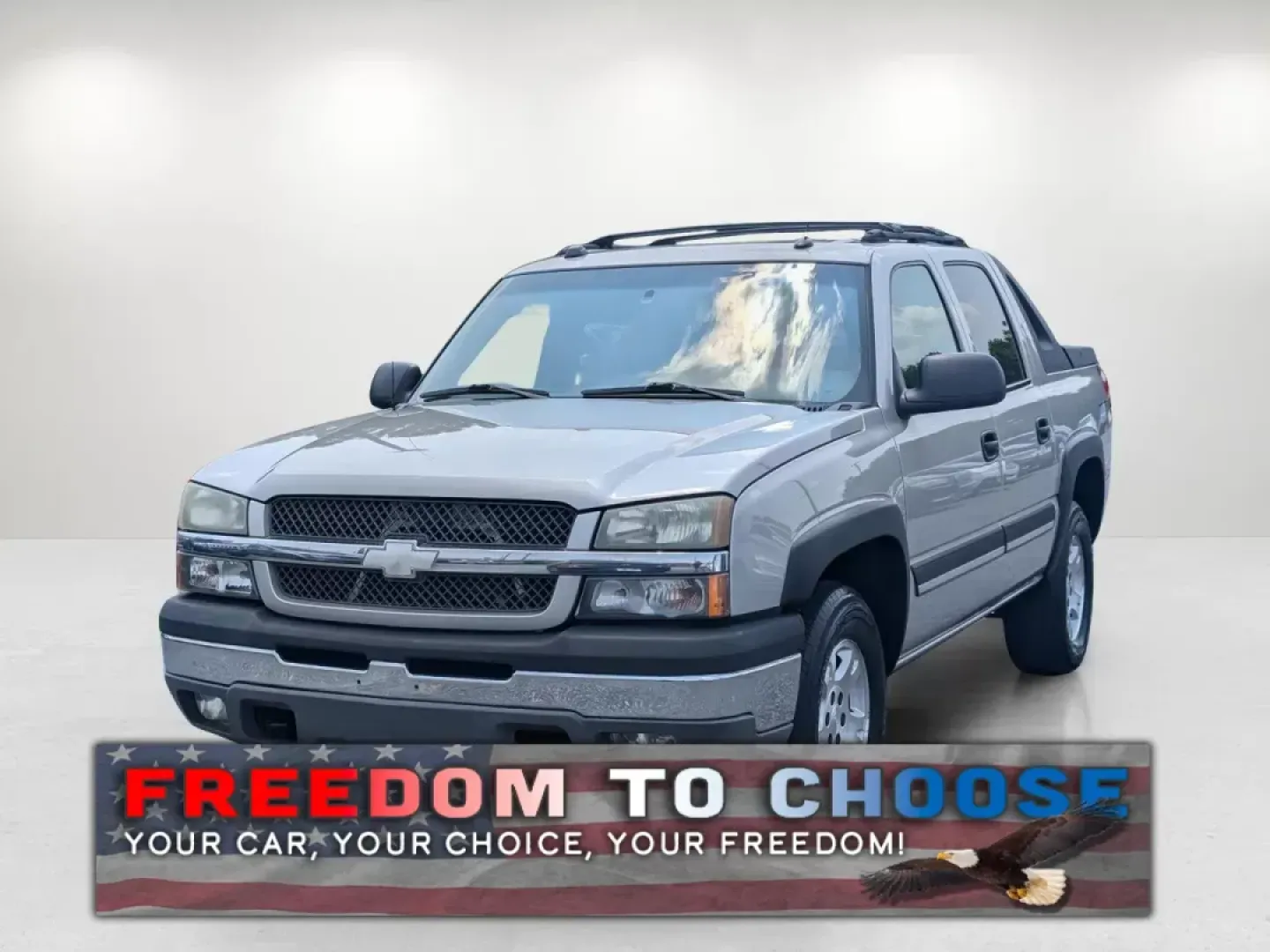 2004 /Dark Charcoal Chevrolet Avalanche Z66 (3GNEC12T54G) with an Gas V8 5.3L/327 engine, 4-Speed Automatic w/OD transmission, located at 1430 Gateway Drive, Opelika, AL, 36801, (334) 239-0944, 32.637871, -85.409790 - **Explore New Adventures with this 2004 Chevrolet Avalanche at Gils Auto - Opelika!**<br /> <br /> Are you ready to elevate your weekend adventures or tackle your daily commute with style and confidence? Look no further than this 2004 Chevrolet Avalanche Z66, now available at Gils Auto, located at 1 - Photo#0