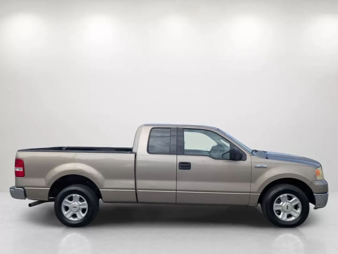 2004 Ford F-150 XLT (1FTRX12W34N) with an Other engine, located at 5115 14th Ave., Columbus, GA, 31904, (706) 323-0345, 32.511494, -84.971046 - **Unleash Your Adventurous Spirit with the 2004 Ford F-150 XLT - A Perfect Pickup for Weekend Warriors!**<br /> <br /> Are you craving a reliable pickup truck that can handle both your daily commute and your next weekend adventure? Look no further than this versatile 2004 Ford F-150 XLT, available n - Photo#3