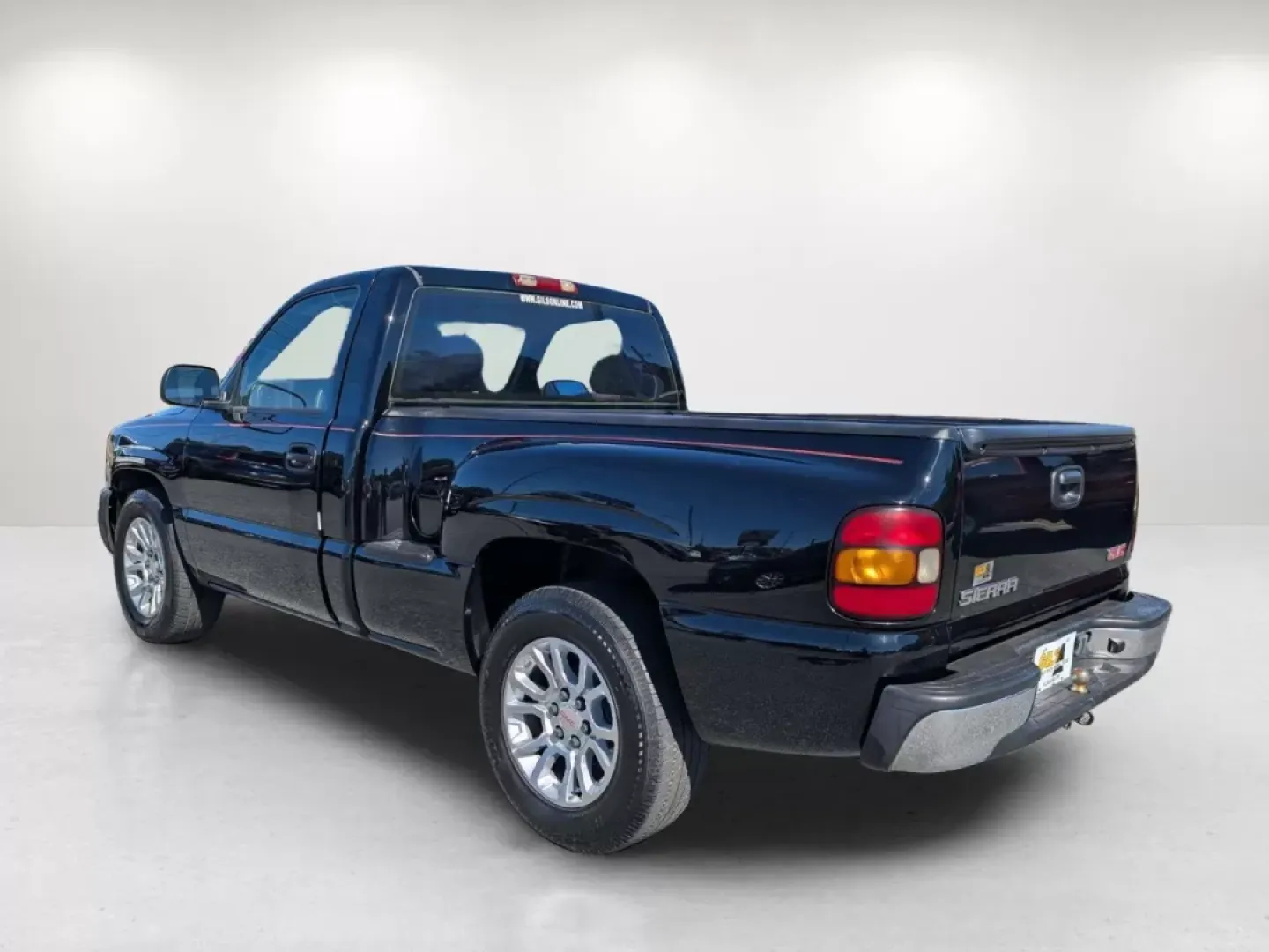 2004 /Dark Pewter GMC Sierra 1500 (1GTEC14X14Z) with an Other engine, located at 3959 U.S. 80 W, Phenix City, AL, 36870, (334) 297-4885, 32.469296, -85.135185 - **Get Ready for Adventure with the 2004 GMC Sierra 1500!**<br /> <br /> Are you looking for a reliable pickup truck that can handle your weekend adventures while also being perfect for daily commutes? Look no further than the 2004 GMC Sierra 1500, available now at Gils Auto in Phenix City, AL. This - Photo#6