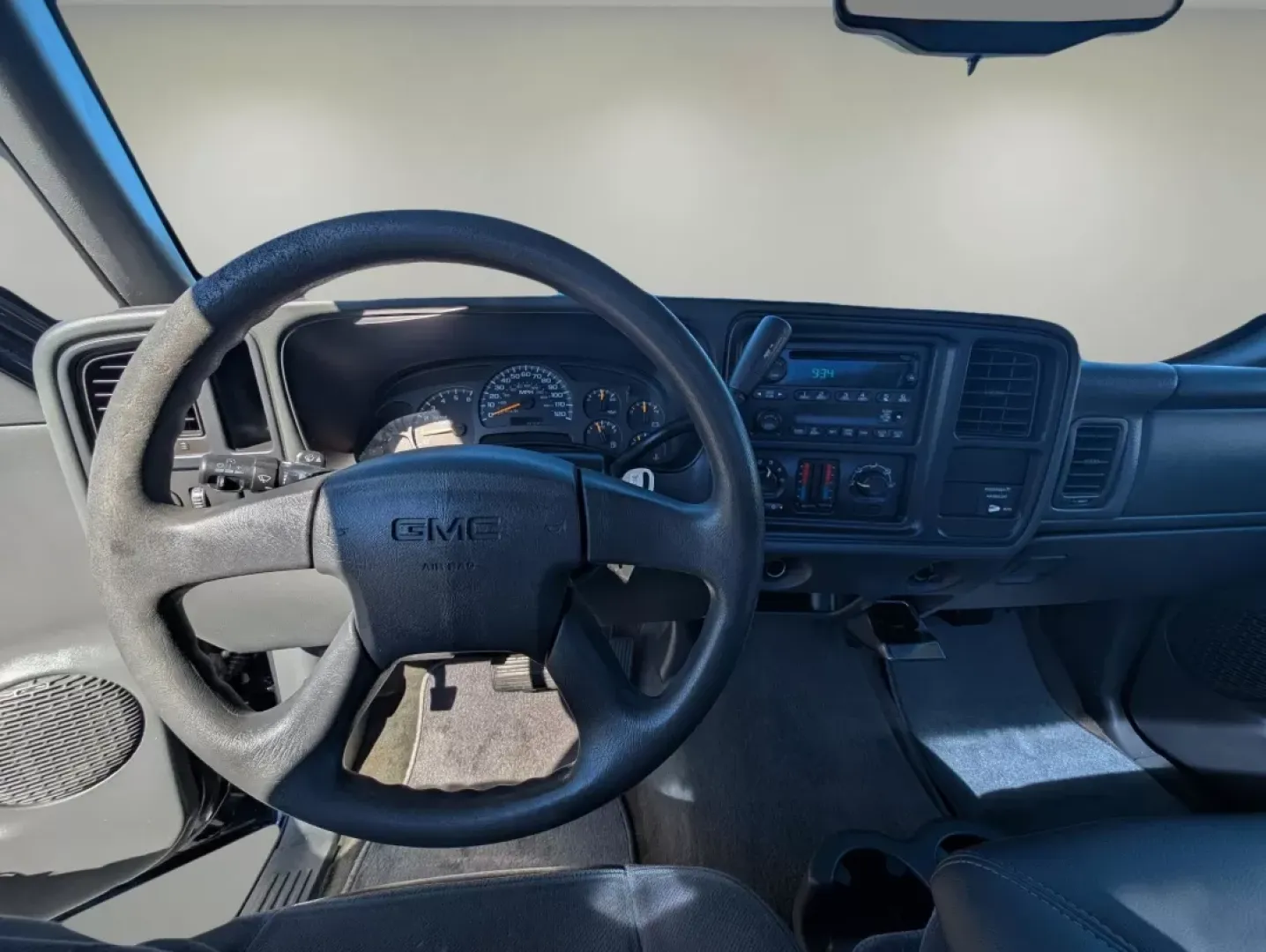 2004 /Dark Pewter GMC Sierra 1500 (1GTEC14X14Z) with an Other engine, located at 3959 U.S. 80 W, Phenix City, AL, 36870, (334) 297-4885, 32.469296, -85.135185 - **Get Ready for Adventure with the 2004 GMC Sierra 1500!**<br /> <br /> Are you looking for a reliable pickup truck that can handle your weekend adventures while also being perfect for daily commutes? Look no further than the 2004 GMC Sierra 1500, available now at Gils Auto in Phenix City, AL. This - Photo#11