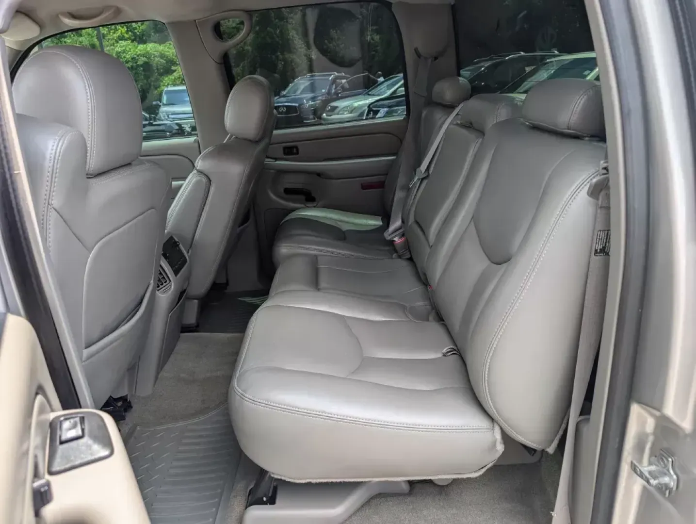 2004 /Pewter GMC Sierra 1500 Crew Cab SLE (2GTEC13T241) with an Gas V8 5.3L/325 engine, 4-Speed HD Automatic w/OD transmission, located at 3959 U.S. 80 W, Phenix City, AL, 36870, (334) 297-4885, 32.469296, -85.135185 - 2004 GMC Sierra 1500 Crew Cab SLE - Photo#10
