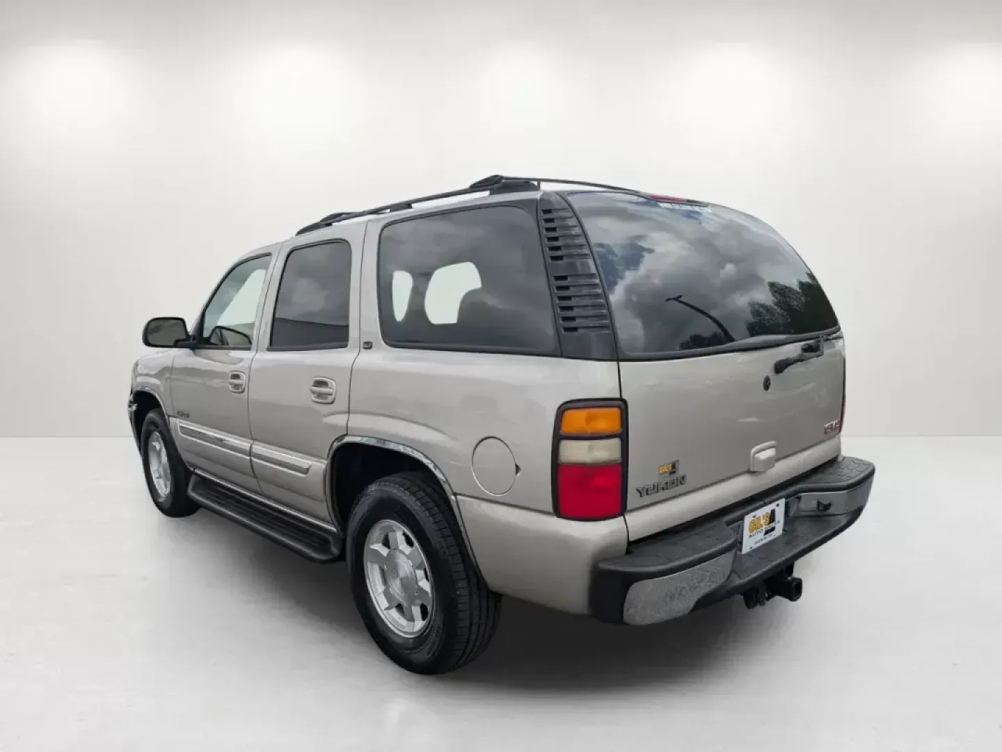 2004 /Pewter/Dark Pewter GMC Yukon SLT (1GKEC13Z44R) with an Gas V8 5.3L/325 engine, 4-Speed Automatic w/OD transmission, located at 3959 U.S. 80 W, Phenix City, AL, 36870, (334) 297-4885, 32.469296, -85.135185 - 2004 GMC Yukon SLT - Photo#7