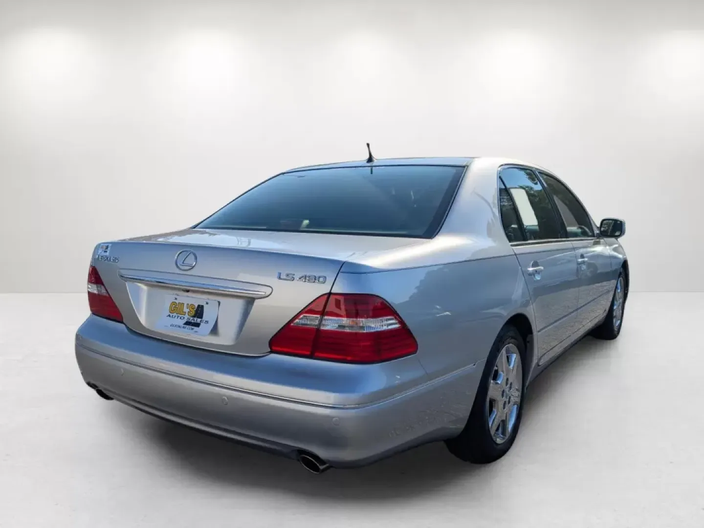 2004 Lexus LS 430 (JTHBN36F840) with an Other engine, located at 7000 Northlake Connector, Columbus, GA, 31904, (706) 987-8085, 32.524975, -84.978134 - **Discover Luxury and Comfort with the 2004 Lexus LS 430 at Gils Auto Your Premier Buy Here Pay Here Dealership in Phenix City, AL!**<br /> <br /> Are you on the hunt for a vehicle that combines elegance with performance, perfect for both daily commutes and weekend getaways? Look no further than th - Photo#4