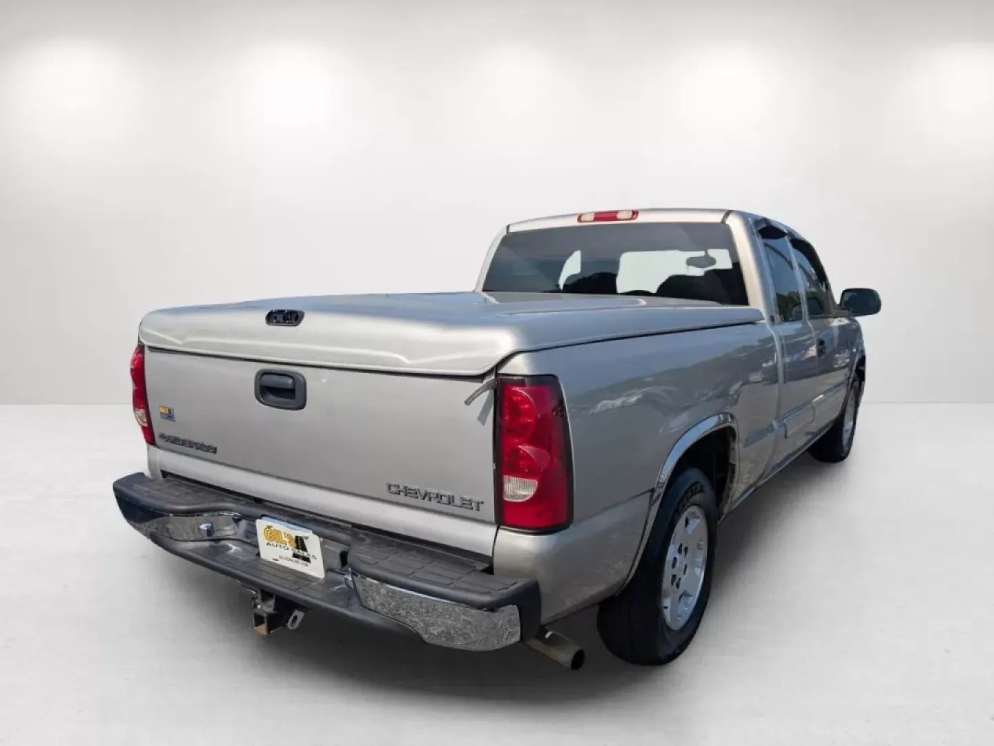 2005 Silver Birch Metallic /Medium Gray Chevrolet Silverado 1500 LT (2GCEC19T651) with an Other engine, located at 1430 Gateway Drive, Opelika, AL, 36801, (334) 239-0944, 32.637871, -85.409790 - **Unleash Your Adventurous Spirit with the 2005 Chevrolet Silverado 1500 LT!** <br /> <br /> Are you ready to take on your next weekend adventure or tackle those daily commutes with confidence? The 2005 Chevrolet Silverado 1500 LT is not just a truck; it's your companion for life's journey. Whether - Photo#4