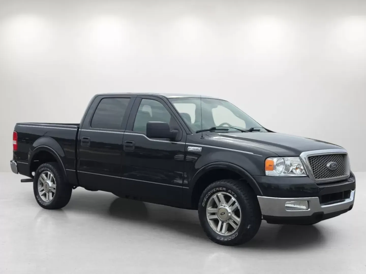 2005 Ford F-150 Lariat (1FTPW12595K) with an Other engine, located at 521 Old Farm Lane Rd, Prattville, AL, 36066, (334) 325-1505, 32.482460, -86.416367 - **Discover Your Next Adventure with the 2005 Ford F-150 from Gils Auto - Prattville!**<br /> <br /> Are you ready to elevate your weekend adventures or tackle your daily commute with confidence? This rugged yet comfortable 2005 Ford F-150, available at Gils Auto in Prattville, AL, is designed for th - Photo#4