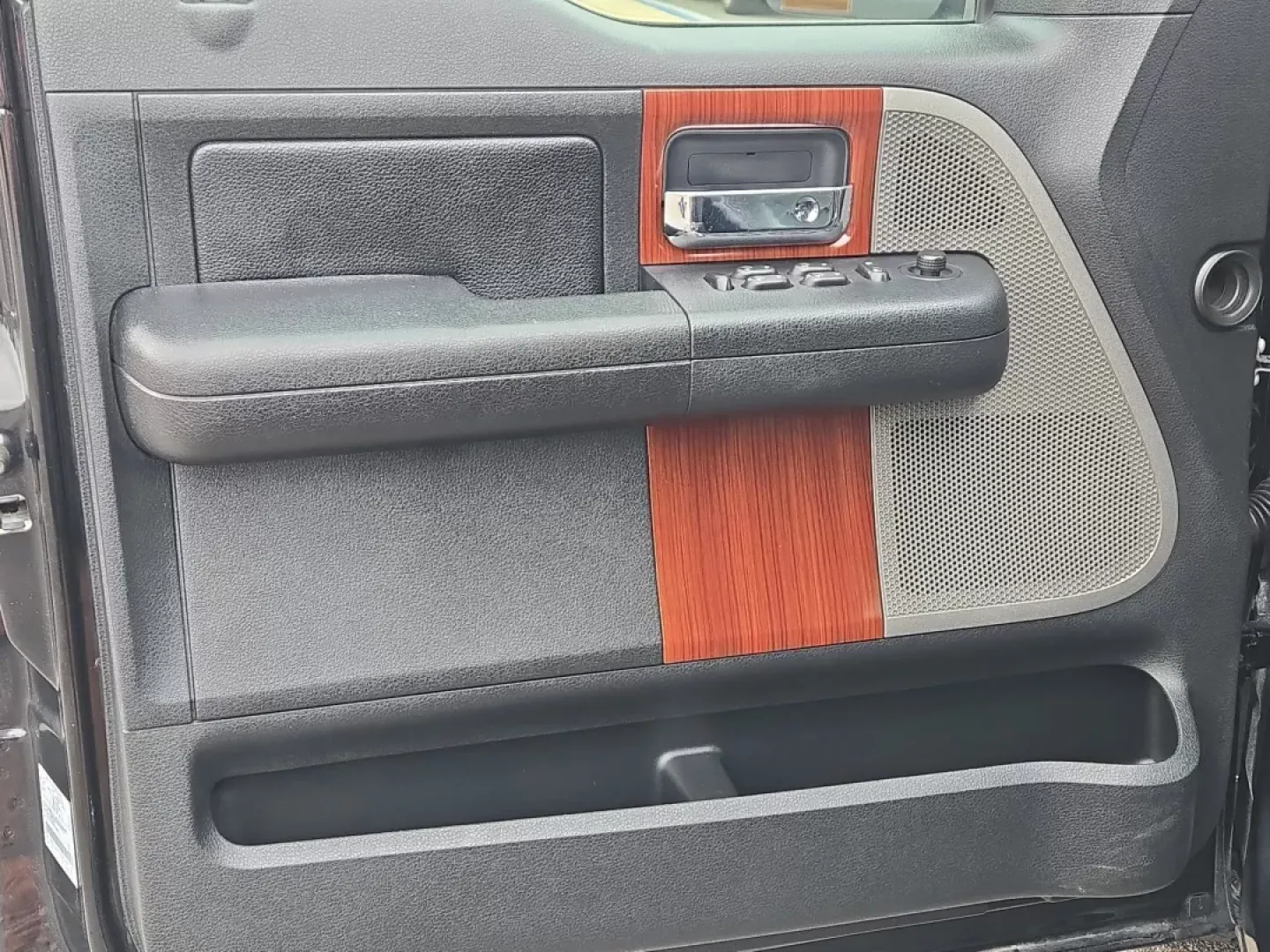 2005 Ford F-150 Lariat (1FTPW12595K) with an Other engine, located at 521 Old Farm Lane Rd, Prattville, AL, 36066, (334) 325-1505, 32.482460, -86.416367 - **Discover Your Next Adventure with the 2005 Ford F-150 from Gils Auto - Prattville!**<br /> <br /> Are you ready to elevate your weekend adventures or tackle your daily commute with confidence? This rugged yet comfortable 2005 Ford F-150, available at Gils Auto in Prattville, AL, is designed for th - Photo#10