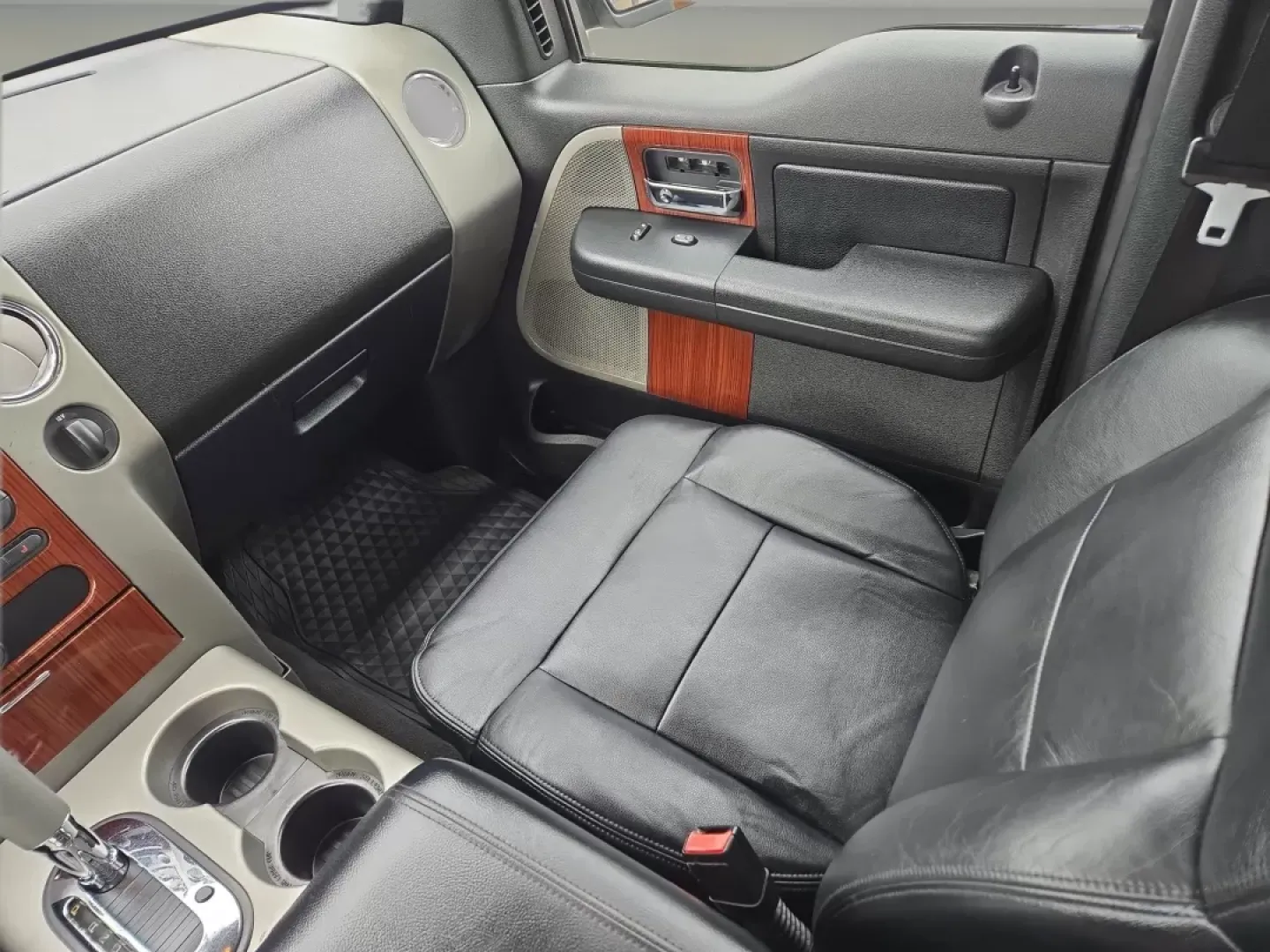 2005 Ford F-150 Lariat (1FTPW12595K) with an Other engine, located at 521 Old Farm Lane Rd, Prattville, AL, 36066, (334) 325-1505, 32.482460, -86.416367 - **Discover Your Next Adventure with the 2005 Ford F-150 from Gils Auto - Prattville!**<br /> <br /> Are you ready to elevate your weekend adventures or tackle your daily commute with confidence? This rugged yet comfortable 2005 Ford F-150, available at Gils Auto in Prattville, AL, is designed for th - Photo#15