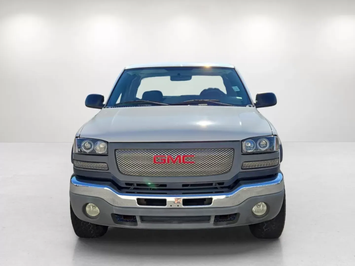 2005 /Dark Pewter GMC Sierra 2500HD Work Truck (1GTHC29U15E) with an Other engine, located at 3959 U.S. 80 W, Phenix City, AL, 36870, (334) 297-4885, 32.469296, -85.135185 - Looking for a reliable pickup truck that won't break the bank? The 2005 GMC Sierra 2500HD is the perfect solution for contractors, weekend adventurers, or growing families in need of rugged versatility. With its impressive towing capabilities and spacious interior, it's ready for any job, weekend ge - Photo#2