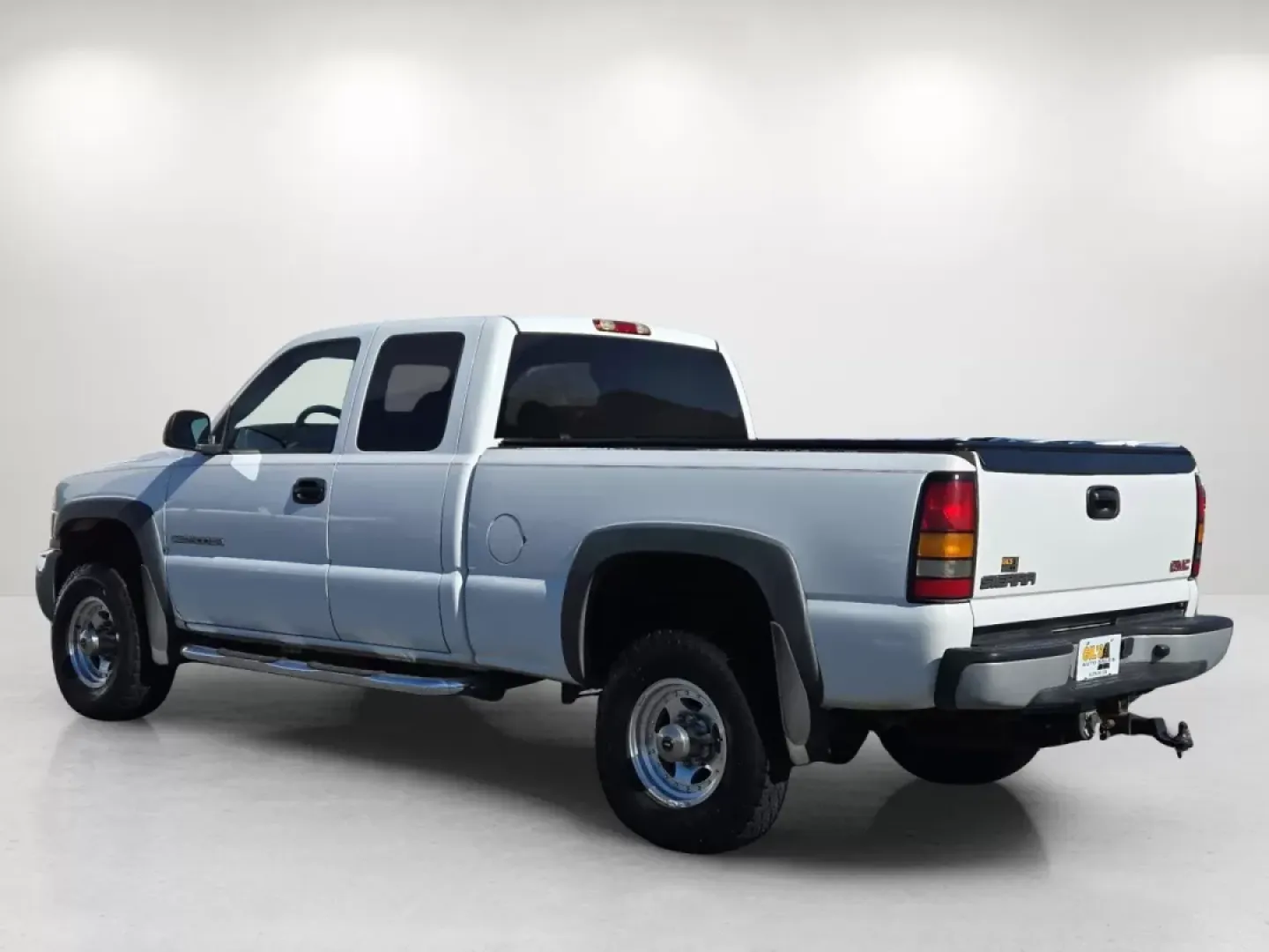 2005 /Dark Pewter GMC Sierra 2500HD Work Truck (1GTHC29U15E) with an Other engine, located at 3959 U.S. 80 W, Phenix City, AL, 36870, (334) 297-4885, 32.469296, -85.135185 - Looking for a reliable pickup truck that won't break the bank? The 2005 GMC Sierra 2500HD is the perfect solution for contractors, weekend adventurers, or growing families in need of rugged versatility. With its impressive towing capabilities and spacious interior, it's ready for any job, weekend ge - Photo#8