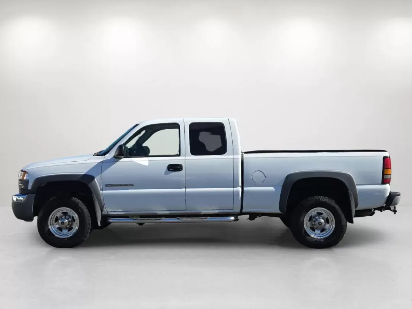 2005 /Dark Pewter GMC Sierra 2500HD Work Truck (1GTHC29U15E) with an Other engine, located at 3959 U.S. 80 W, Phenix City, AL, 36870, (334) 297-4885, 32.469296, -85.135185 - Looking for a reliable pickup truck that won't break the bank? The 2005 GMC Sierra 2500HD is the perfect solution for contractors, weekend adventurers, or growing families in need of rugged versatility. With its impressive towing capabilities and spacious interior, it's ready for any job, weekend ge - Photo#9