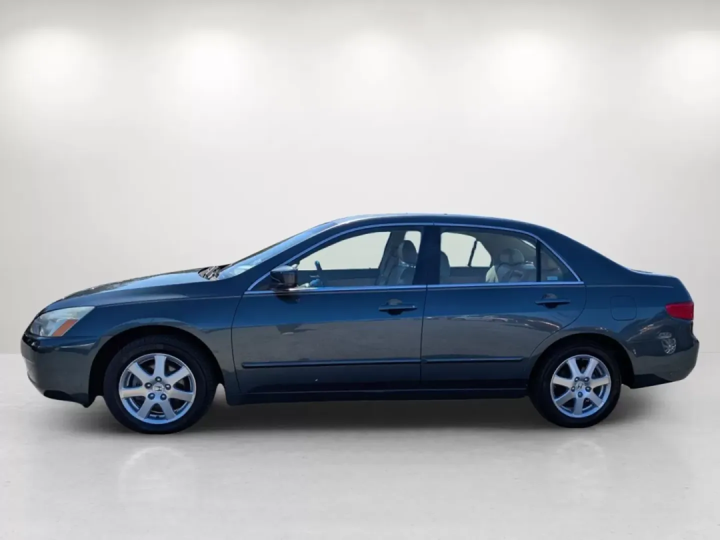 2005 Honda Accord Sdn EX-L V6 (1HGCM66555A) with an Other engine, located at 1430 Gateway Drive, Opelika, AL, 36801, (334) 239-0944, 32.637871, -85.409790 - Are you ready to elevate your daily commute or embark on weekend adventures? Look no further than this stunning 2005 Honda Accord Sdn EX-L V6, available now at Gils Auto in Phenix City, Alabama. This sedan is the perfect blend of style, comfort, and reliability, making it an ideal choice for budget- - Photo#7