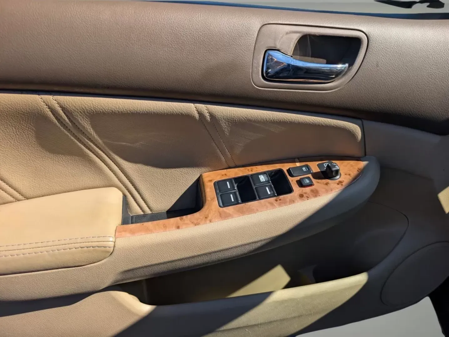 2005 Honda Accord Sdn EX-L V6 (1HGCM66555A) with an Other engine, located at 1430 Gateway Drive, Opelika, AL, 36801, (334) 239-0944, 32.637871, -85.409790 - Are you ready to elevate your daily commute or embark on weekend adventures? Look no further than this stunning 2005 Honda Accord Sdn EX-L V6, available now at Gils Auto in Phenix City, Alabama. This sedan is the perfect blend of style, comfort, and reliability, making it an ideal choice for budget- - Photo#8