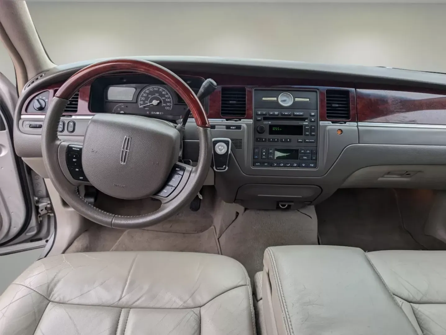 2005 Lincoln Town Car Signature Limited (1LNHM82W75Y) with an Other engine, located at 7000 Northlake Connector, Columbus, GA, 31904, (706) 987-8085, 32.524975, -84.978134 - Experience the epitome of luxury and comfort with this stunning 2005 Lincoln Town Car Signature Limited, perfect for those who appreciate style, elegance, and reliability. At Gils Auto in Phenix City, AL, we understand that driving is not just about getting from point A to B; it's about the journey - Photo#11