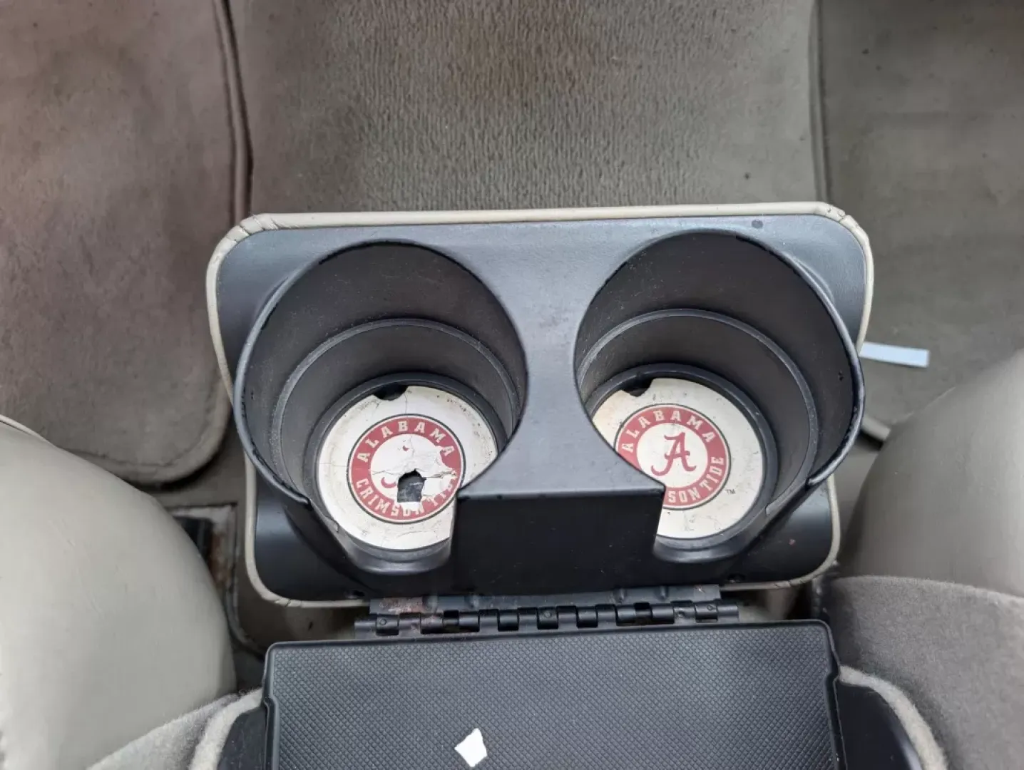 2005 Lincoln Town Car Signature Limited (1LNHM82W75Y) with an Other engine, located at 7000 Northlake Connector, Columbus, GA, 31904, (706) 987-8085, 32.524975, -84.978134 - Experience the epitome of luxury and comfort with this stunning 2005 Lincoln Town Car Signature Limited, perfect for those who appreciate style, elegance, and reliability. At Gils Auto in Phenix City, AL, we understand that driving is not just about getting from point A to B; it's about the journey - Photo#13