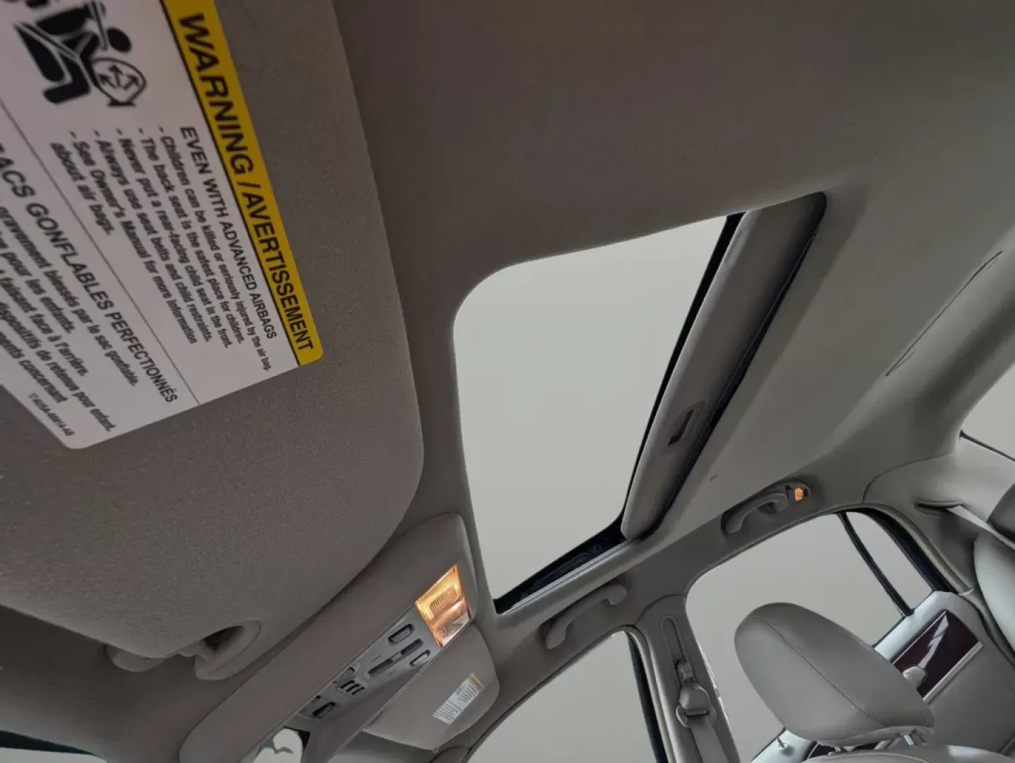 2005 Lincoln Town Car Signature Limited (1LNHM82W75Y) with an Other engine, located at 7000 Northlake Connector, Columbus, GA, 31904, (706) 987-8085, 32.524975, -84.978134 - Experience the epitome of luxury and comfort with this stunning 2005 Lincoln Town Car Signature Limited, perfect for those who appreciate style, elegance, and reliability. At Gils Auto in Phenix City, AL, we understand that driving is not just about getting from point A to B; it's about the journey - Photo#15