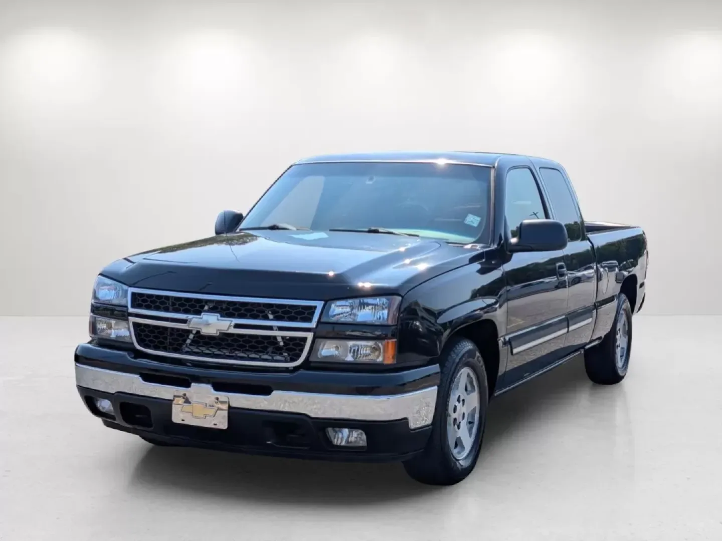 2006 /Dark Charcoal Chevrolet Silverado 1500 LT1 (1GCEC19V06Z) with an Other engine, located at 3959 U.S. 80 W, Phenix City, AL, 36870, (334) 297-4885, 32.469296, -85.135185 - **Explore Your Next Adventure with the 2006 Chevrolet Silverado 1500 LT1 at Gils Auto!**<br /> <br /> Are you searching for a reliable and versatile pickup that suits both your daily commute and weekend adventures? Look no further! This 2006 Chevrolet Silverado 1500 LT1, now available at Gils Auto i - Photo#1