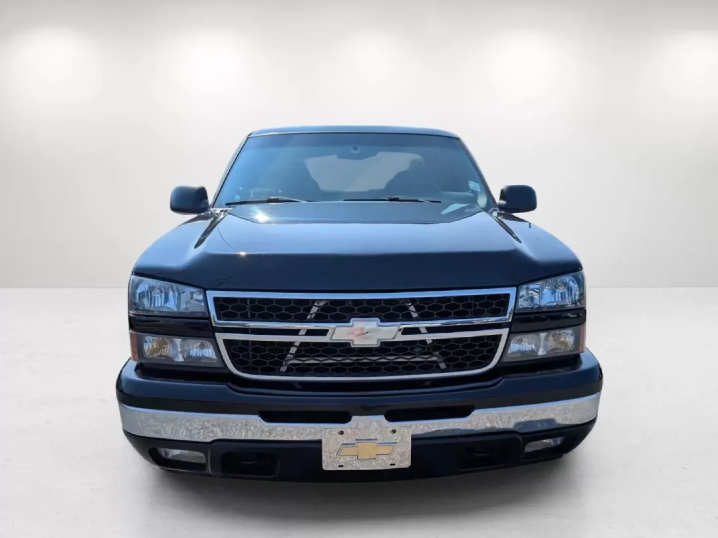 2006 /Dark Charcoal Chevrolet Silverado 1500 LT1 (1GCEC19V06Z) with an Other engine, located at 3959 U.S. 80 W, Phenix City, AL, 36870, (334) 297-4885, 32.469296, -85.135185 - **Explore Your Next Adventure with the 2006 Chevrolet Silverado 1500 LT1 at Gils Auto!**<br /> <br /> Are you searching for a reliable and versatile pickup that suits both your daily commute and weekend adventures? Look no further! This 2006 Chevrolet Silverado 1500 LT1, now available at Gils Auto i - Photo#2