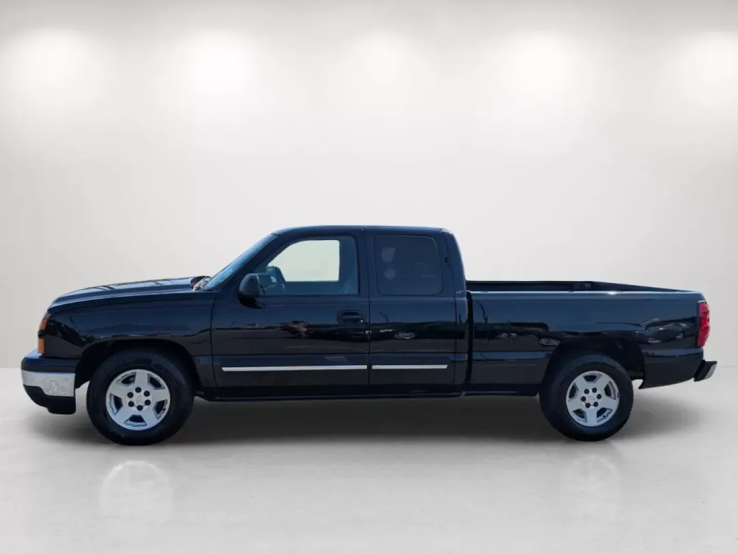 2006 /Dark Charcoal Chevrolet Silverado 1500 LT1 (1GCEC19V06Z) with an Other engine, located at 3959 U.S. 80 W, Phenix City, AL, 36870, (334) 297-4885, 32.469296, -85.135185 - **Explore Your Next Adventure with the 2006 Chevrolet Silverado 1500 LT1 at Gils Auto!**<br /> <br /> Are you searching for a reliable and versatile pickup that suits both your daily commute and weekend adventures? Look no further! This 2006 Chevrolet Silverado 1500 LT1, now available at Gils Auto i - Photo#8
