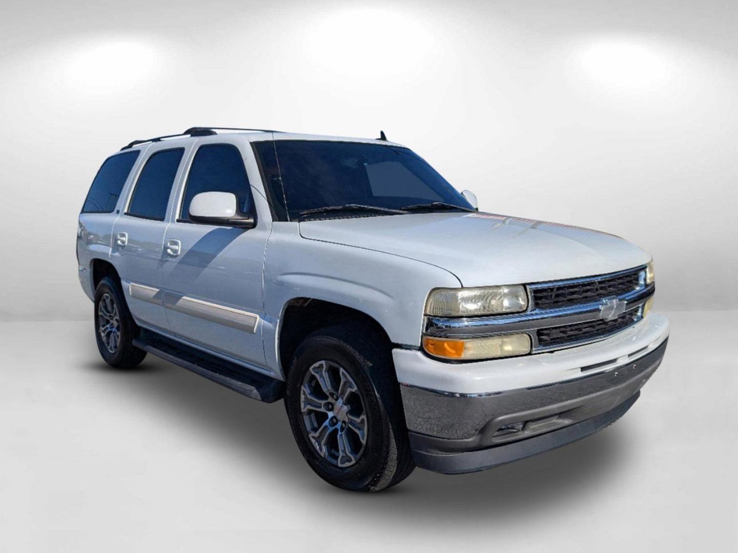 2006 /Gray/Dark Charcoal Chevrolet Tahoe LT (1GNEC13ZX6R) with an Gas/Ethanol V8 5.3L/327 engine, 4-Speed Automatic w/OD transmission, located at 1430 Gateway Drive, Opelika, AL, 36801, (334) 239-0944, 32.637871, -85.409790 - 2006 Chevrolet Tahoe LT - Photo#2