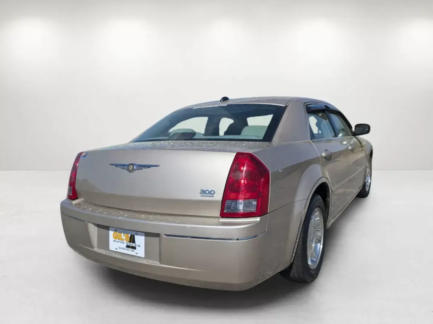 2006 Chrysler 300 Touring (2C3KA53G36H) with an Gas V6 3.5L/214 engine, 4-Speed Automatic transmission, located at 804 22nd Ave, Phenix City, AL, 36870, (334) 297-1860, 32.484749, -85.024475 - 2006 Chrysler 300 Touring - Photo#4