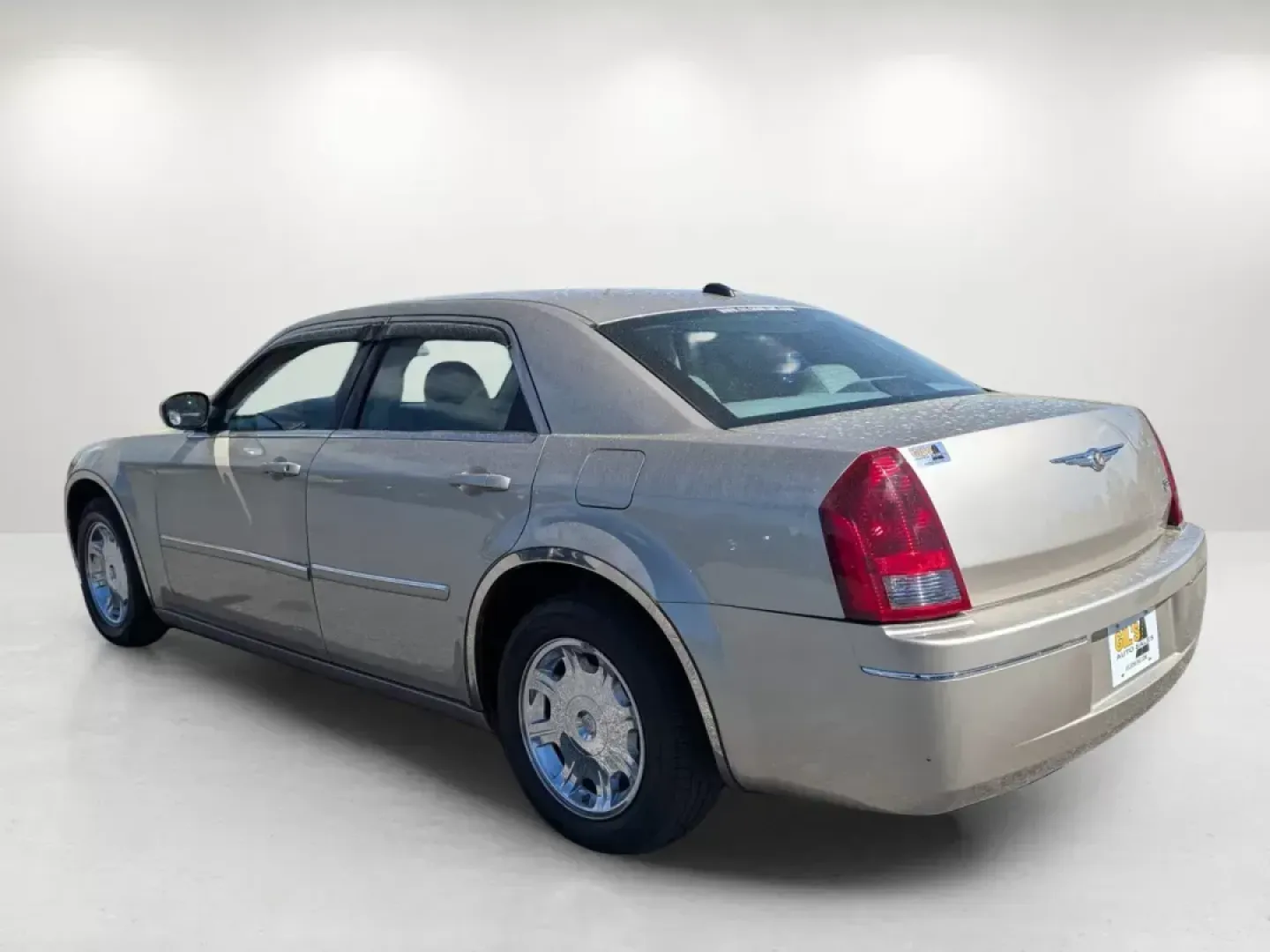 2006 Chrysler 300 Touring (2C3KA53G36H) with an Gas V6 3.5L/214 engine, 4-Speed Automatic transmission, located at 804 22nd Ave, Phenix City, AL, 36870, (334) 297-1860, 32.484749, -85.024475 - 2006 Chrysler 300 Touring - Photo#6