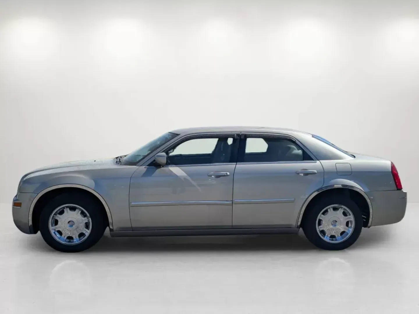 2006 Chrysler 300 Touring (2C3KA53G36H) with an Gas V6 3.5L/214 engine, 4-Speed Automatic transmission, located at 804 22nd Ave, Phenix City, AL, 36870, (334) 297-1860, 32.484749, -85.024475 - 2006 Chrysler 300 Touring - Photo#7