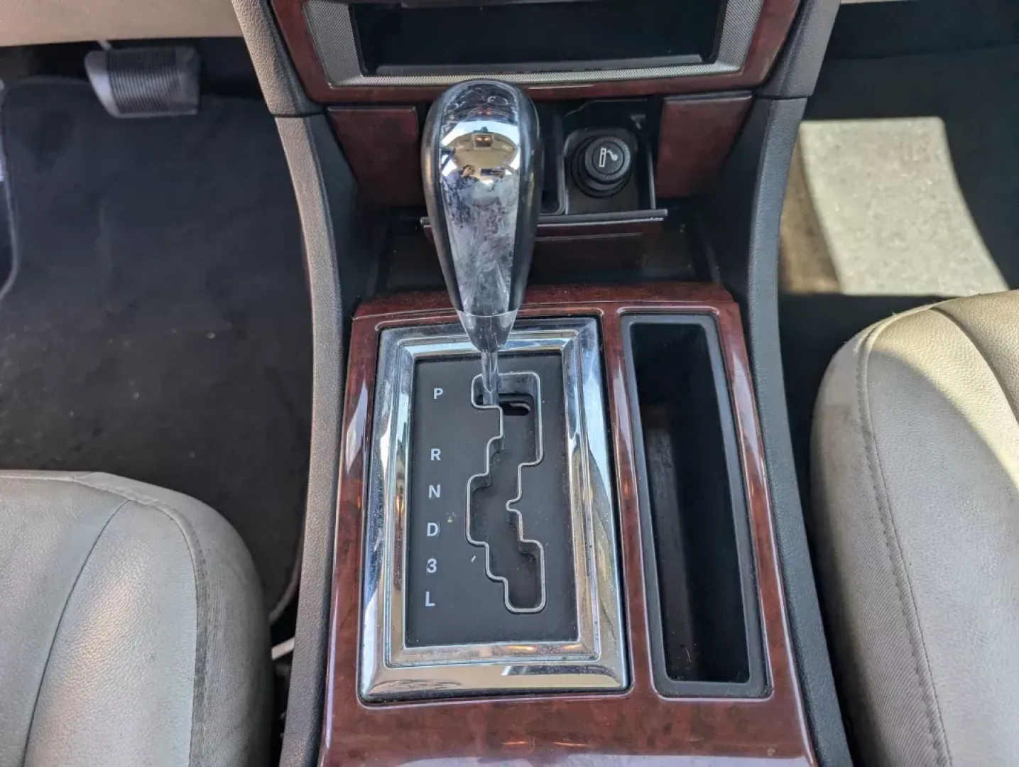 2006 Chrysler 300 Touring (2C3KA53G36H) with an Gas V6 3.5L/214 engine, 4-Speed Automatic transmission, located at 804 22nd Ave, Phenix City, AL, 36870, (334) 297-1860, 32.484749, -85.024475 - 2006 Chrysler 300 Touring - Photo#13