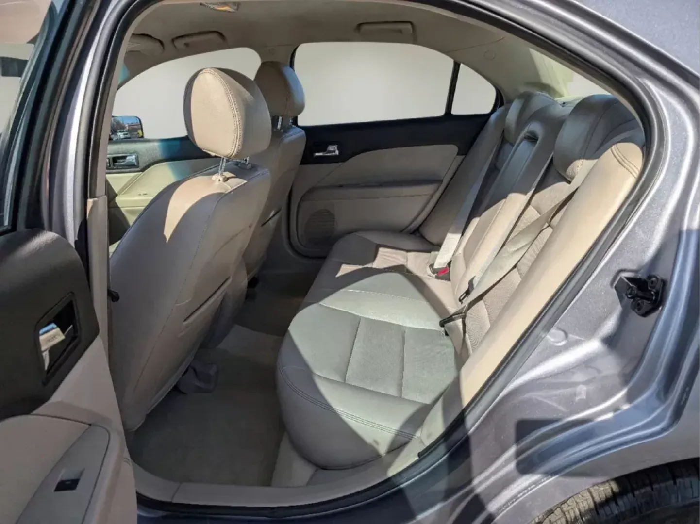 2006 Ford Fusion SE (3FAFP07136R) with an Gas V6 3.0L/182 engine, 6-Speed Automatic transmission, located at 7000 Northlake Connector, Columbus, GA, 31904, (706) 987-8085, 32.524975, -84.978134 - 2006 Ford Fusion SE - Photo#10