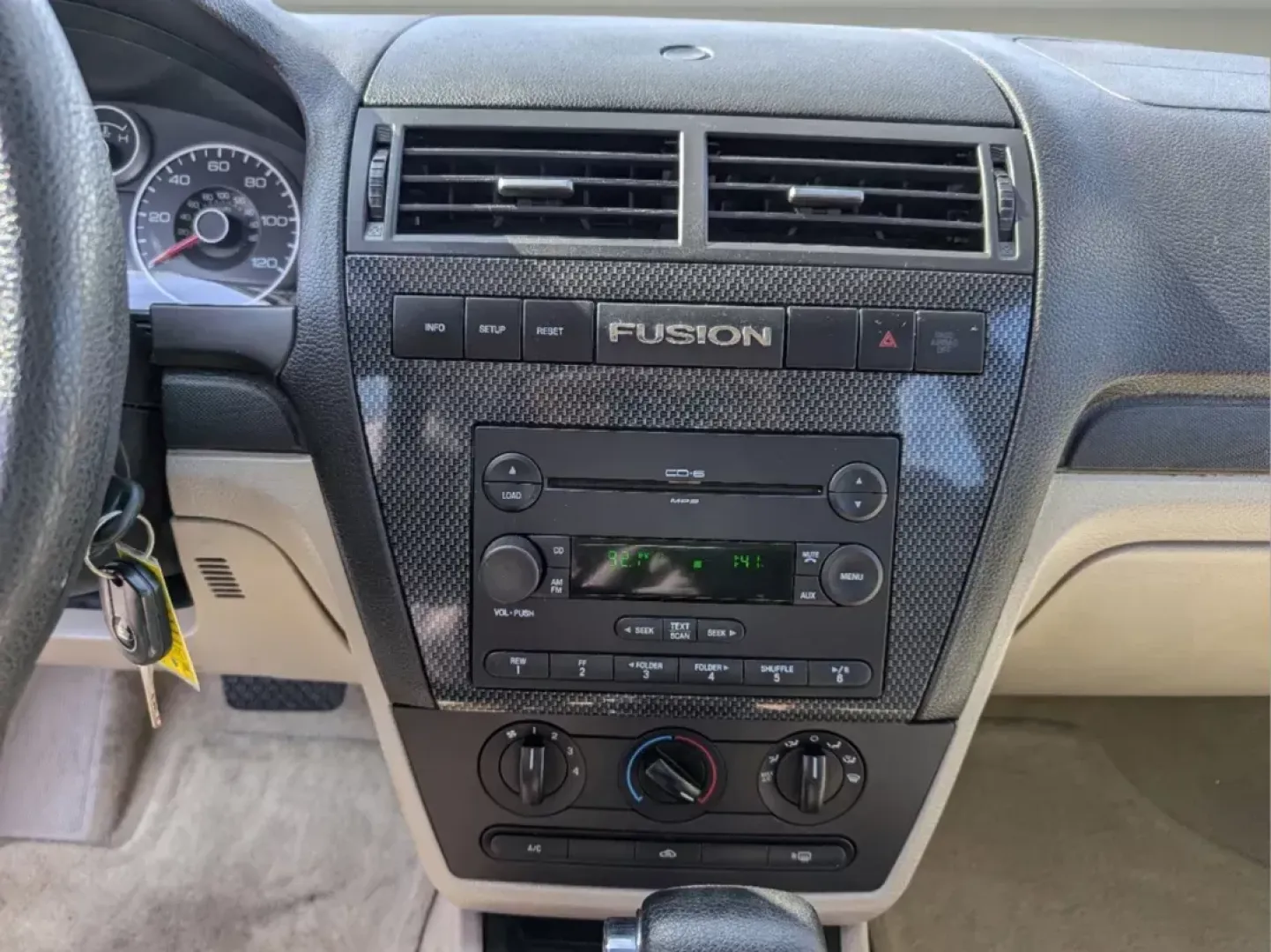 2006 Ford Fusion SE (3FAFP07136R) with an Gas V6 3.0L/182 engine, 6-Speed Automatic transmission, located at 7000 Northlake Connector, Columbus, GA, 31904, (706) 987-8085, 32.524975, -84.978134 - 2006 Ford Fusion SE - Photo#12