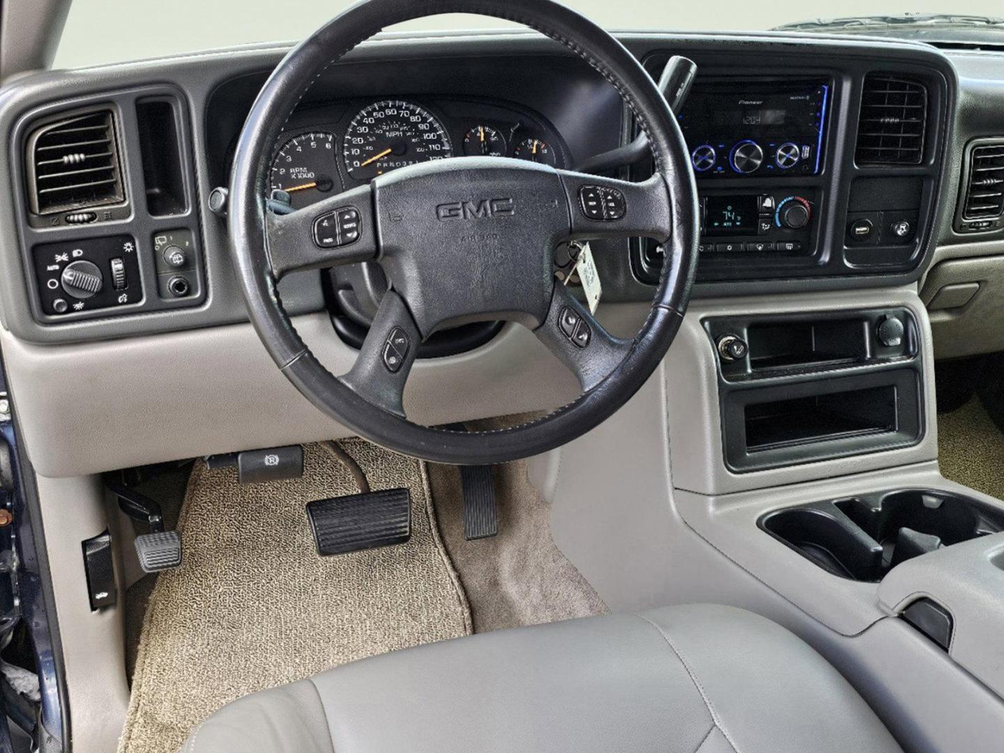 2006 Deep Blue Metallic /Pewter/Dark Pewter GMC Yukon SLT (1GKEC13T76R) with an Gas/Ethanol V8 5.3L/325 engine, 4-Speed Automatic w/OD transmission, located at 804 22nd Ave, Phenix City, AL, 36870, (334) 297-1860, 32.484749, -85.024475 - 2006 GMC Yukon SLT - Photo#14