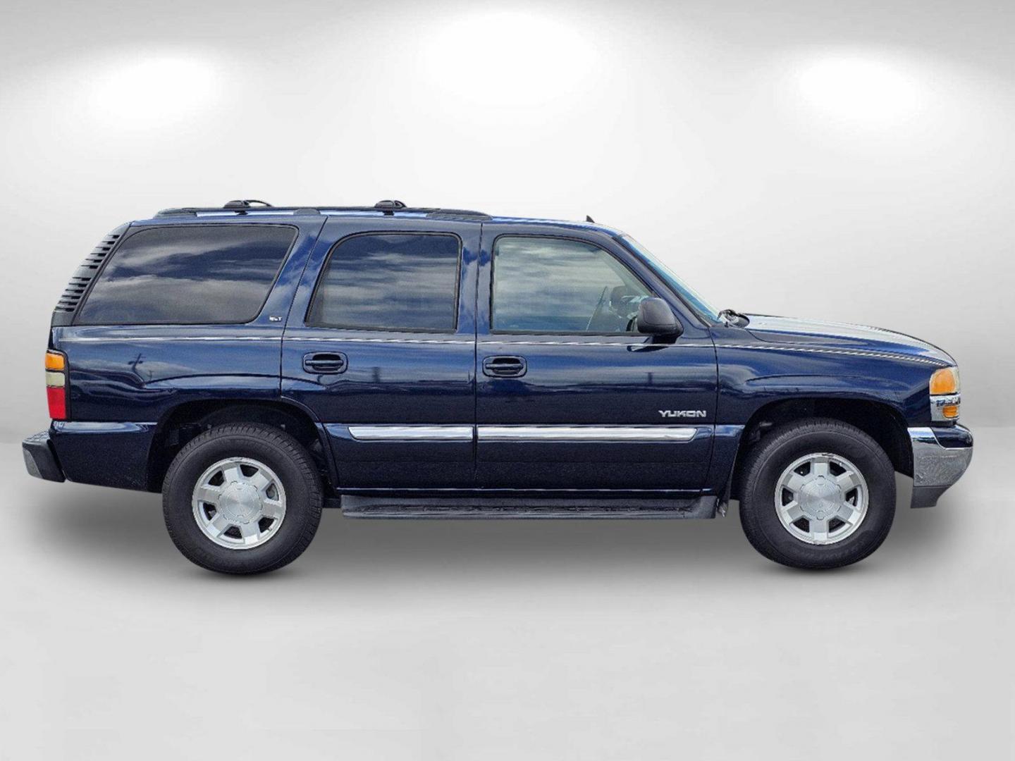 2006 Deep Blue Metallic /Pewter/Dark Pewter GMC Yukon SLT (1GKEC13T76R) with an Gas/Ethanol V8 5.3L/325 engine, 4-Speed Automatic w/OD transmission, located at 804 22nd Ave, Phenix City, AL, 36870, (334) 297-1860, 32.484749, -85.024475 - 2006 GMC Yukon SLT - Photo#4