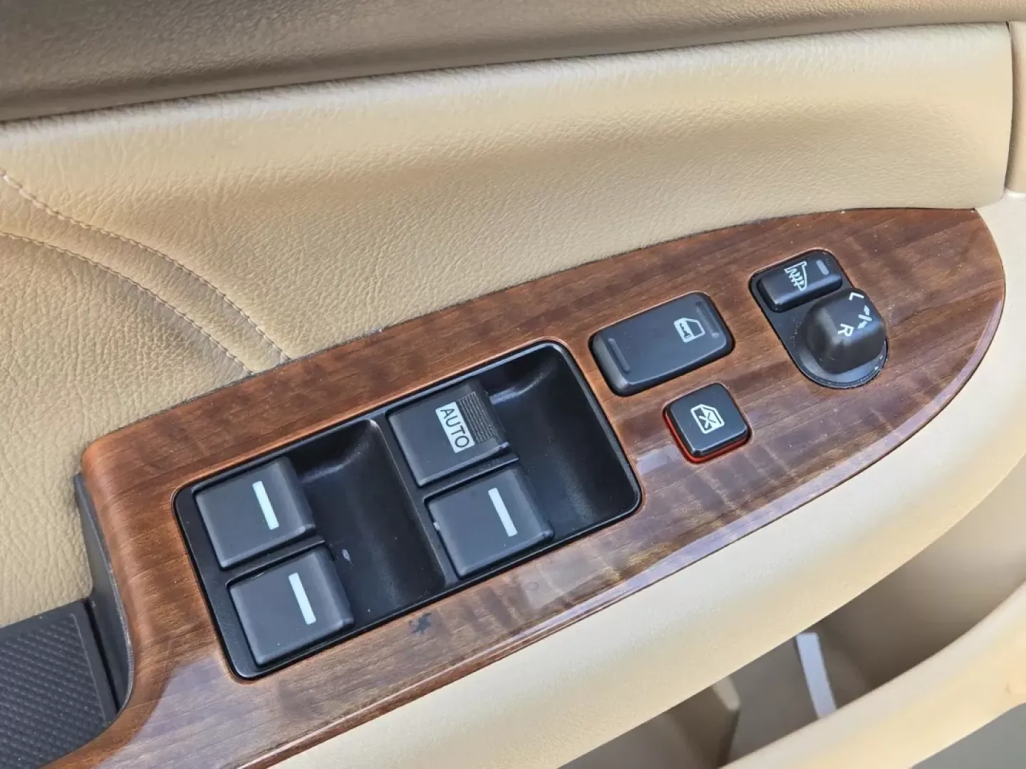 2006 Honda Accord Sdn EX-L V6 (1HGCM66556A) with an Other engine, located at 7000 Northlake Connector, Columbus, GA, 31904, (706) 987-8085, 32.524975, -84.978134 - Discover the perfect blend of reliability and comfort with the 2006 Honda Accord EX-L V6, a vehicle designed for those who appreciate quality and versatility. Whether you're a growing family, a daily commuter, or someone looking to embark on weekend adventures, this sedan is equipped to enhance your - Photo#10