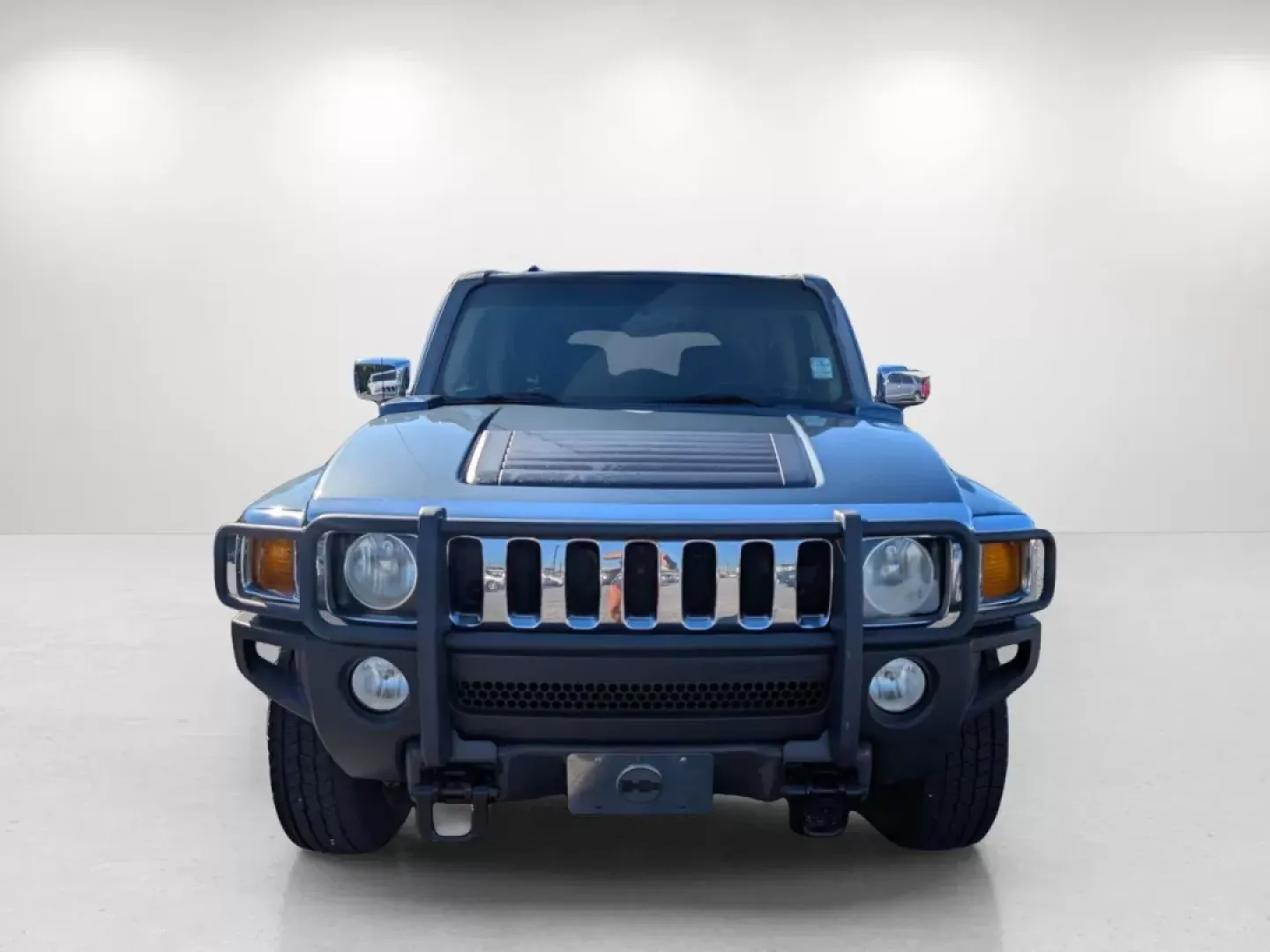 2006 /Light Cashmere Hummer H3 (5GTDN136668) with an Other engine, located at 3959 U.S. 80 W, Phenix City, AL, 36870, (334) 297-4885, 32.469296, -85.135185 - Discover adventure and versatility with this impressive 2006 Hummer H3, ideal for those who crave the great outdoors or need a reliable vehicle for family outings. Whether you're tackling rugged trails or cruising through Phenix City, AL, this capable SUV is perfect for weekend warriors and daily co - Photo#1