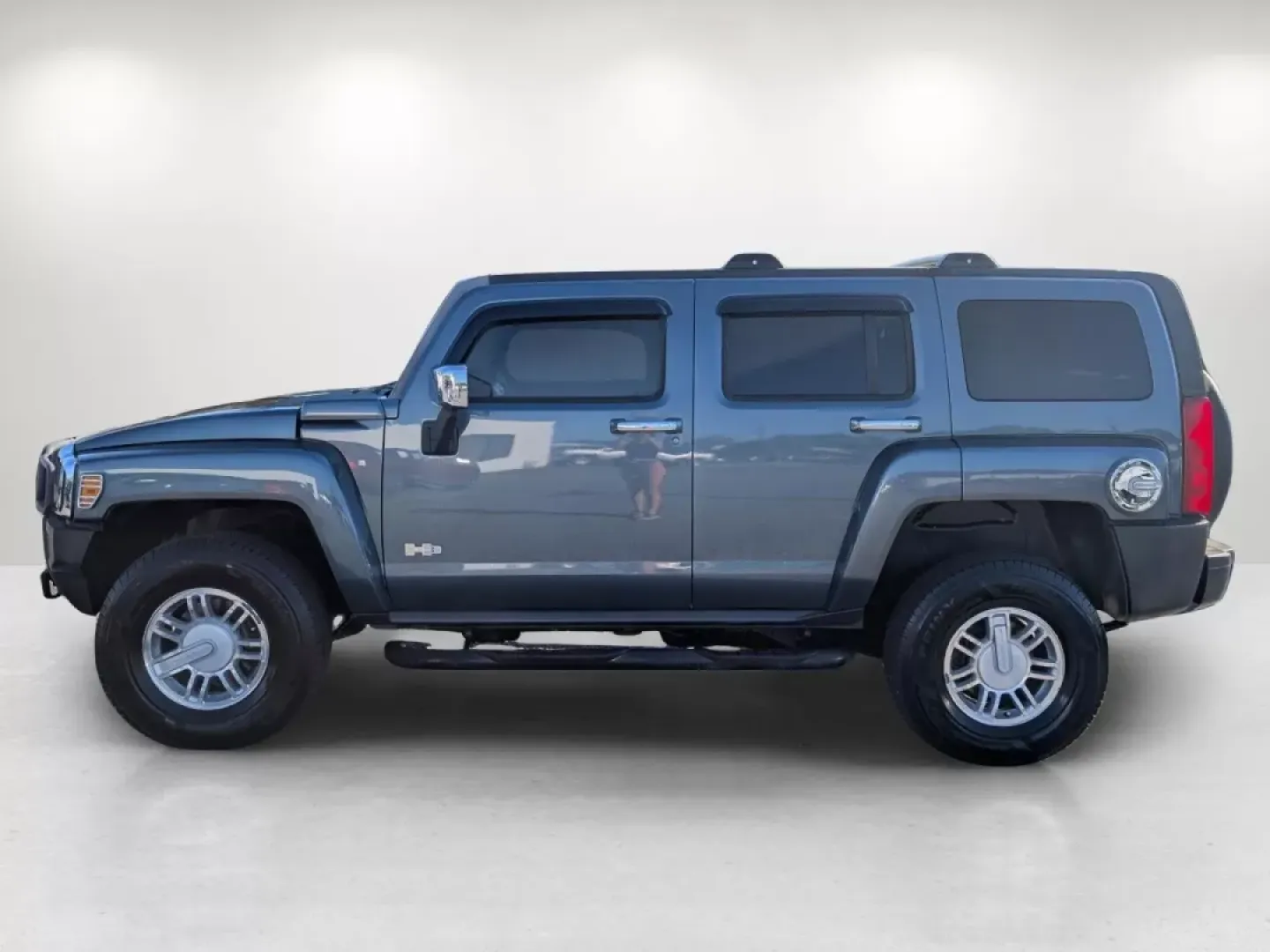 2006 /Light Cashmere Hummer H3 (5GTDN136668) with an Other engine, located at 3959 U.S. 80 W, Phenix City, AL, 36870, (334) 297-4885, 32.469296, -85.135185 - Discover adventure and versatility with this impressive 2006 Hummer H3, ideal for those who crave the great outdoors or need a reliable vehicle for family outings. Whether you're tackling rugged trails or cruising through Phenix City, AL, this capable SUV is perfect for weekend warriors and daily co - Photo#7