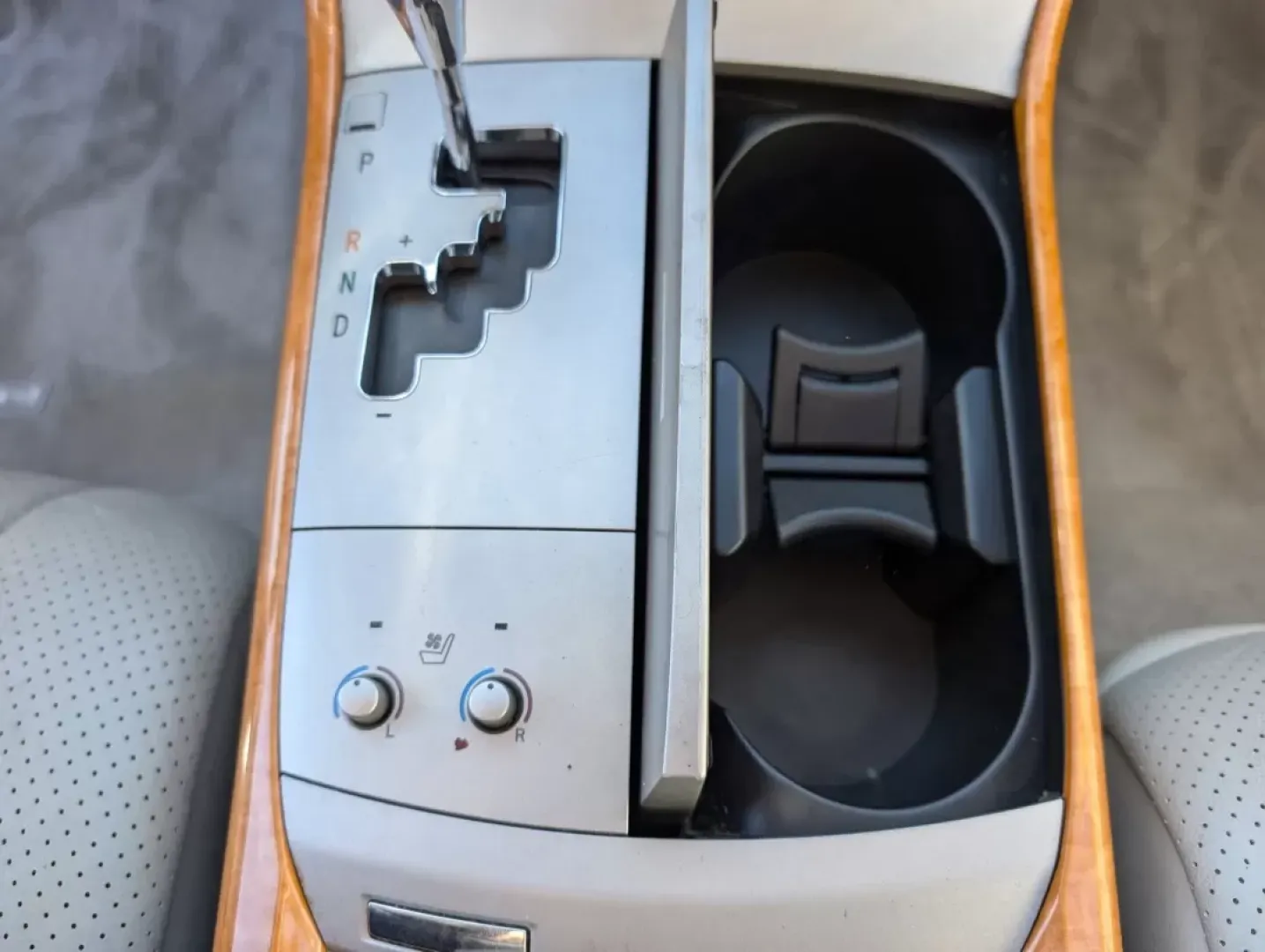 2006 Toyota Avalon Limited (4T1BK36B36U) with an Other engine, located at 804 22nd Ave, Phenix City, AL, 36870, (334) 297-1860, 32.484749, -85.024475 - **Experience Comfort and Reliability with This 2006 Toyota Avalon Limited at Gils Auto in Phenix City!**<br /> <br /> If you're looking for a car that balances comfort, style, and performance, the 2006 Toyota Avalon Limited is the perfect choice for your daily commute, family outings, or weekend adv - Photo#12