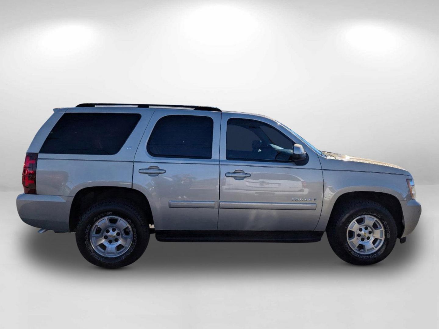 2007 /Ebony/Light Cashmere Chevrolet Tahoe LT (1GNFC13037R) with an Gas/Ethanol V8 5.3L/323 engine, 4-Speed Automatic w/OD transmission, located at 3959 U.S. 80 W, Phenix City, AL, 36870, (334) 297-4885, 32.469296, -85.135185 - 2007 Chevrolet Tahoe LT - Photo#4