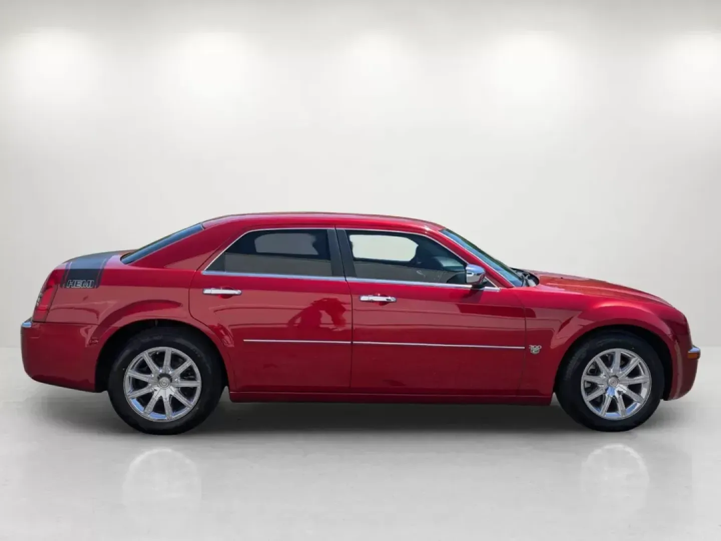 2007 Chrysler 300 (2C3KA63H47H) with an Gas V8 5.7L/345 engine, 5-Speed Automatic transmission, located at 5115 14th Ave., Columbus, GA, 31904, (706) 323-0345, 32.511494, -84.971046 - 2007 Chrysler 300 - Photo#3