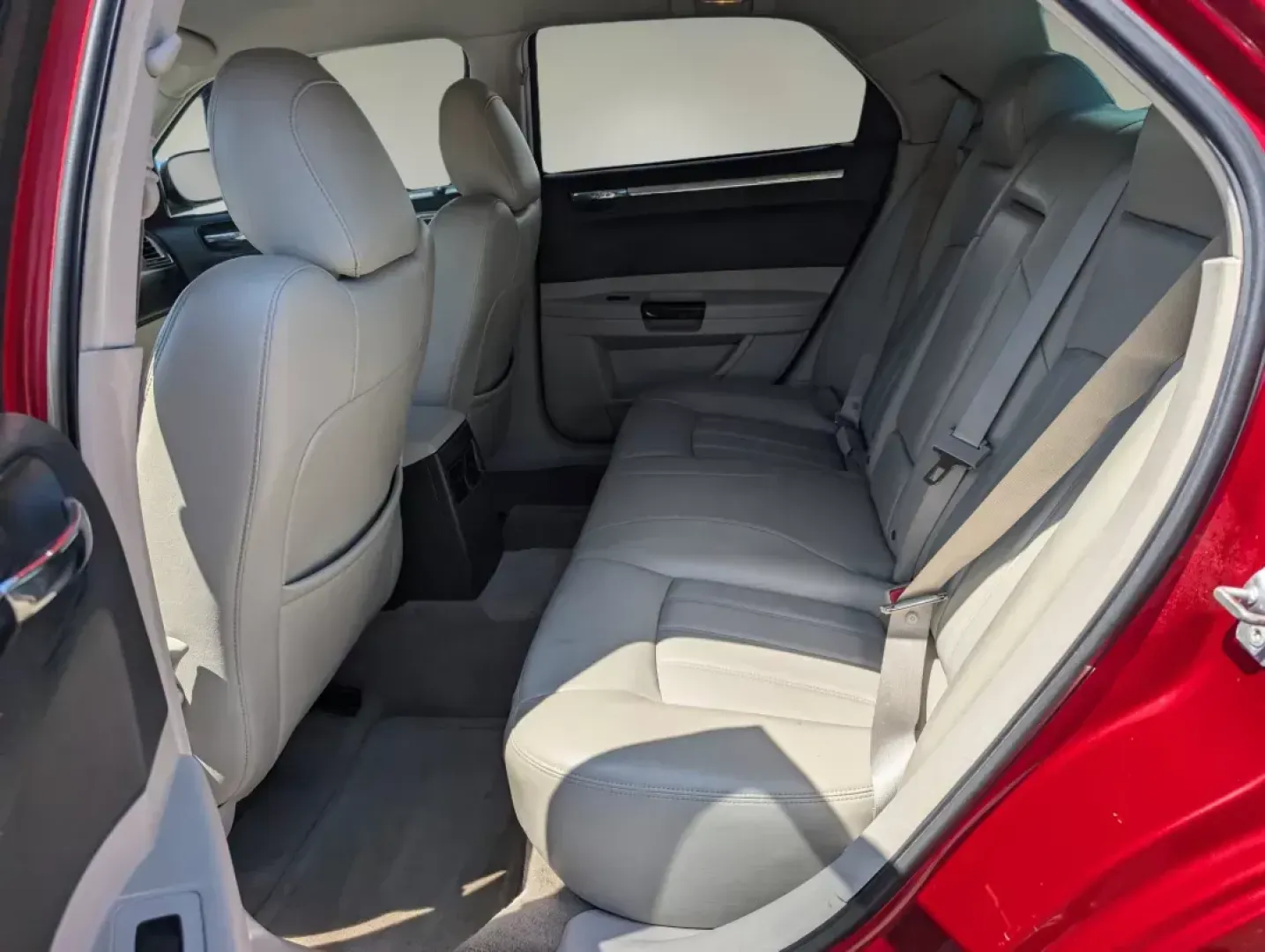 2007 Chrysler 300 (2C3KA63H47H) with an Gas V8 5.7L/345 engine, 5-Speed Automatic transmission, located at 5115 14th Ave., Columbus, GA, 31904, (706) 323-0345, 32.511494, -84.971046 - 2007 Chrysler 300 - Photo#10