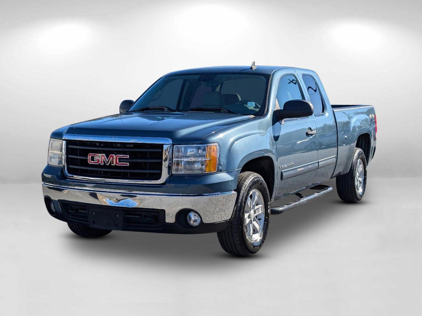 2007 /Dark/Lt Titanium GMC Sierra 1500 SLE1 (1GTEK19C57Z) with an Gas V8 5.3L/323 engine, 4-Speed Automatic w/OD transmission, located at 3959 U.S. 80 W, Phenix City, AL, 36870, (334) 297-4885, 32.469296, -85.135185 - 2007 GMC Sierra 1500 SLE1 - Photo#4