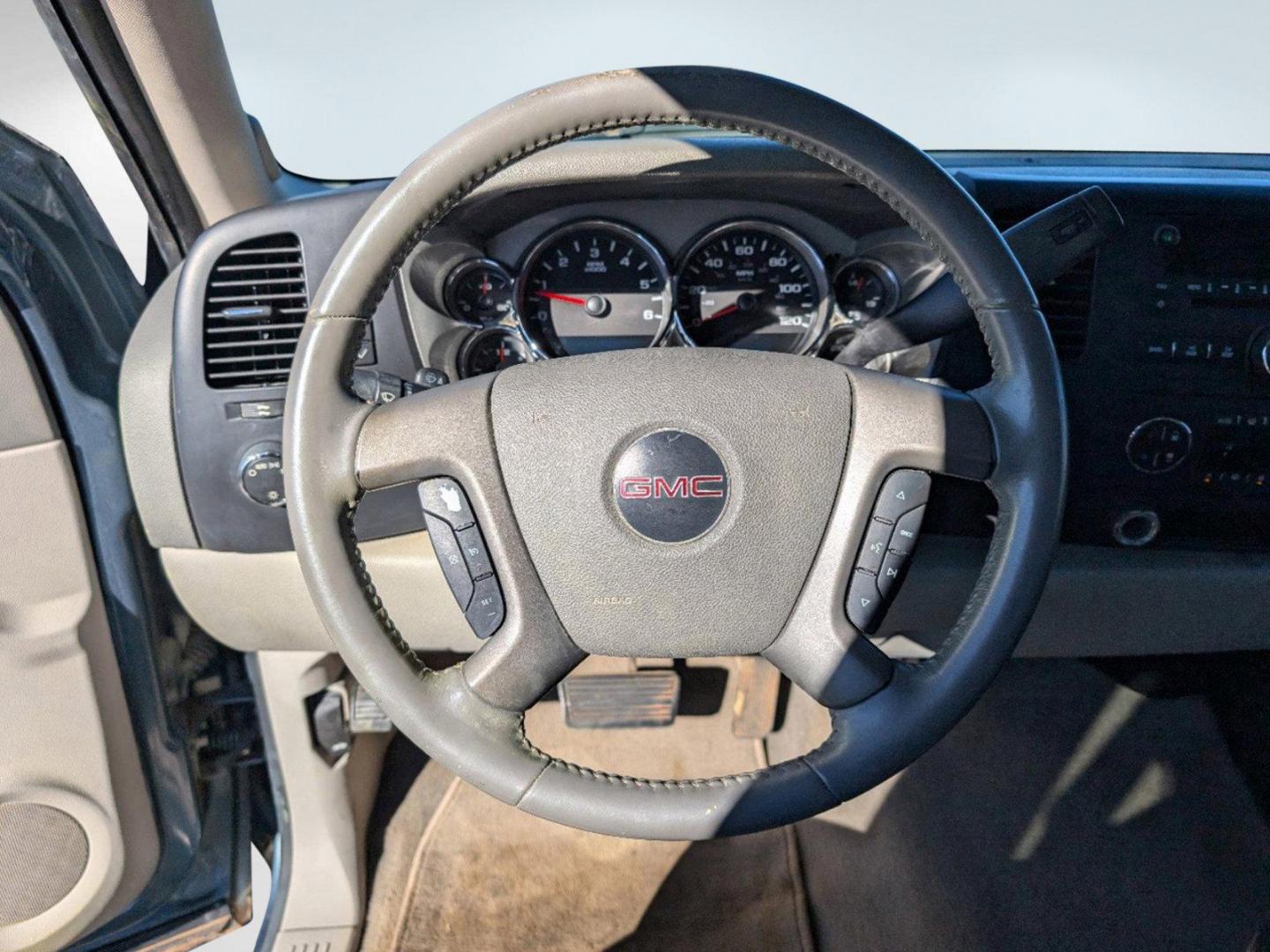 2007 /Dark/Lt Titanium GMC Sierra 1500 SLE1 (1GTEK19C57Z) with an Gas V8 5.3L/323 engine, 4-Speed Automatic w/OD transmission, located at 3959 U.S. 80 W, Phenix City, AL, 36870, (334) 297-4885, 32.469296, -85.135185 - 2007 GMC Sierra 1500 SLE1 - Photo#17