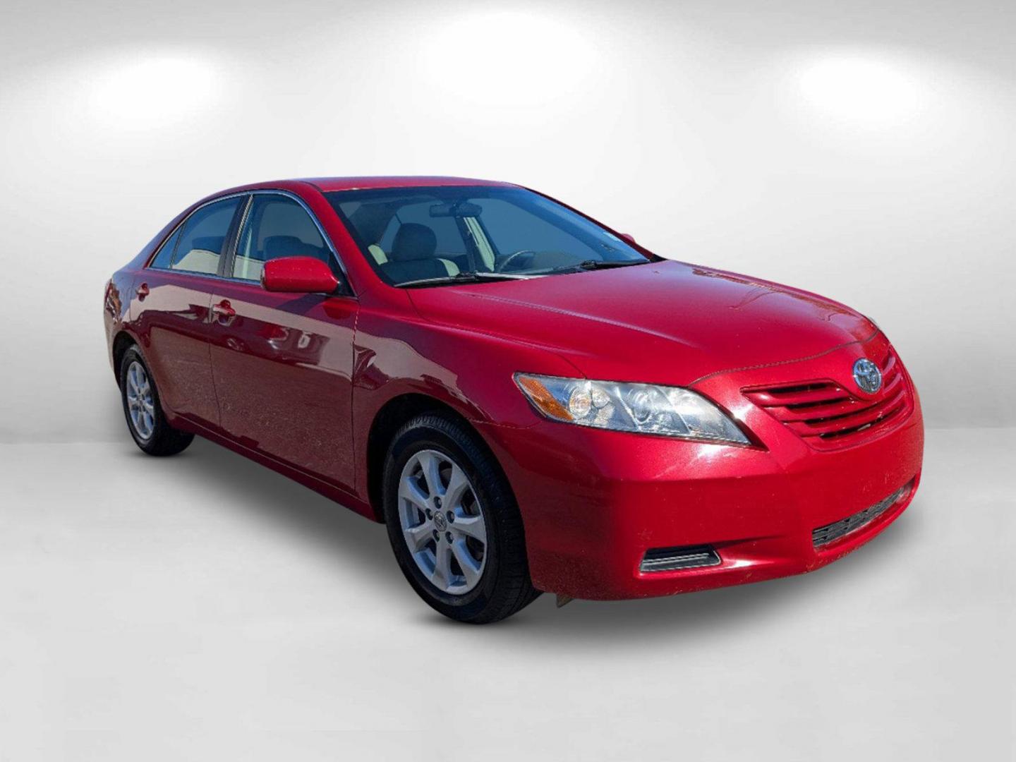 2007 Toyota Camry LE (4T1BE46KX7U) with an Gas I4 2.4L/144 engine, 5-Speed Automatic w/OD transmission, located at 1430 Gateway Drive, Opelika, AL, 36801, (334) 239-0944, 32.637871, -85.409790 - 2007 Toyota Camry LE - Photo#2