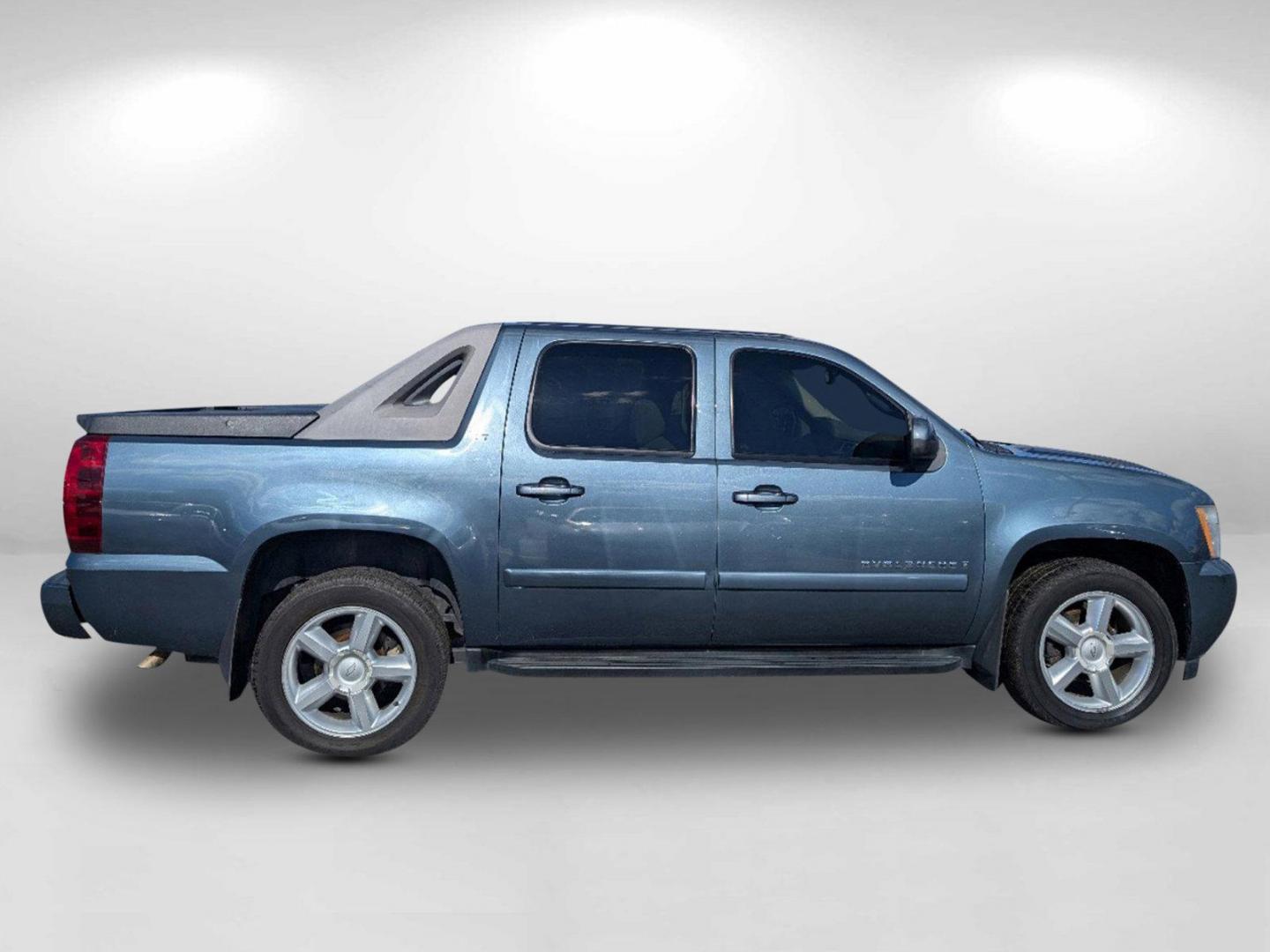 2008 /Dark Titanium/Light Titanium Chevrolet Avalanche LT w/1LT (3GNFK123X8G) with an Gas/Ethanol V8 5.3L/325 engine, 4-Speed Automatic w/OD transmission, located at 5115 14th Ave., Columbus, GA, 31904, (706) 323-0345, 32.511494, -84.971046 - 2008 Chevrolet Avalanche LT w/1LT - Photo#3