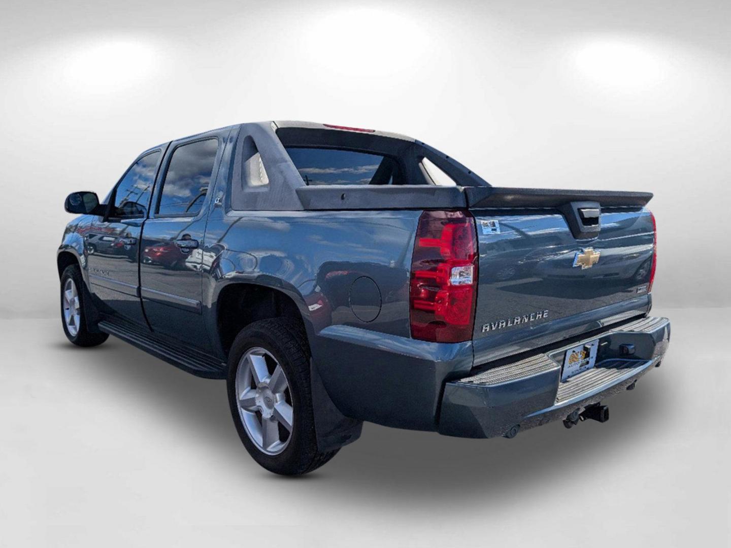 2008 /Dark Titanium/Light Titanium Chevrolet Avalanche LT w/1LT (3GNFK123X8G) with an Gas/Ethanol V8 5.3L/325 engine, 4-Speed Automatic w/OD transmission, located at 5115 14th Ave., Columbus, GA, 31904, (706) 323-0345, 32.511494, -84.971046 - 2008 Chevrolet Avalanche LT w/1LT - Photo#6