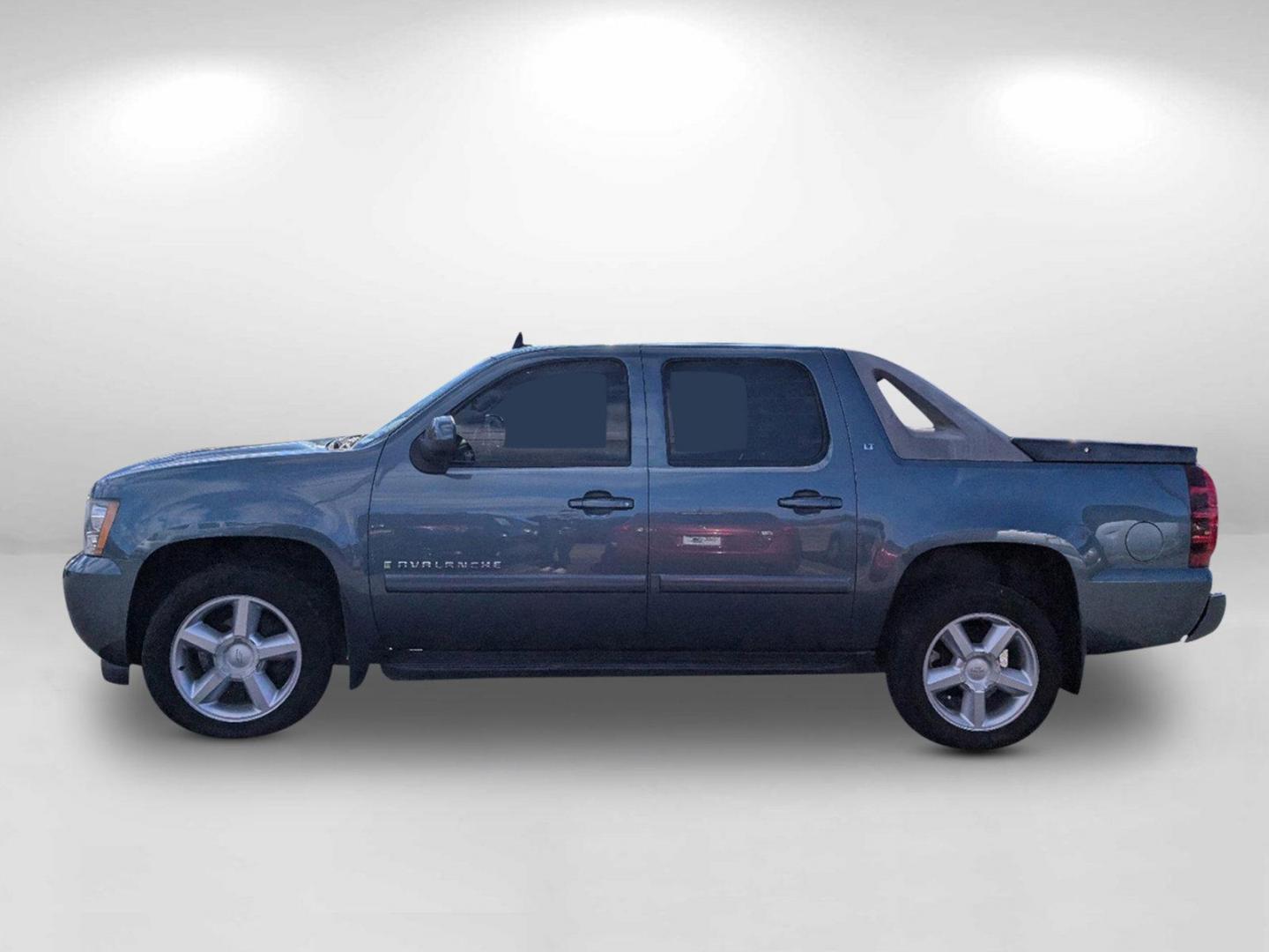 2008 /Dark Titanium/Light Titanium Chevrolet Avalanche LT w/1LT (3GNFK123X8G) with an Gas/Ethanol V8 5.3L/325 engine, 4-Speed Automatic w/OD transmission, located at 5115 14th Ave., Columbus, GA, 31904, (706) 323-0345, 32.511494, -84.971046 - 2008 Chevrolet Avalanche LT w/1LT - Photo#7