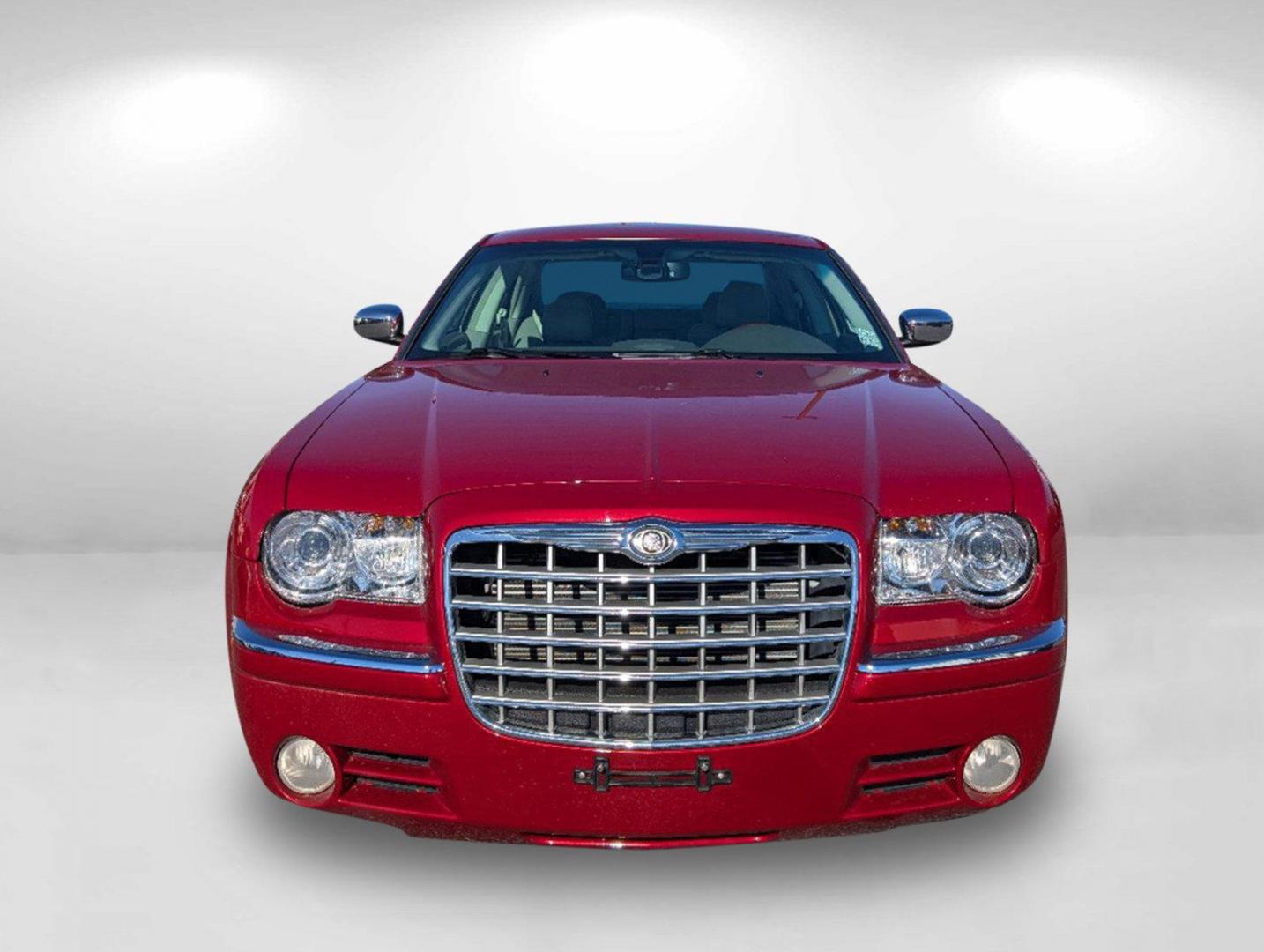 2008 /Dk Khaki/Lt Gray Chrysler 300 C Hemi (2C3KA63H98H) with an Gas V8 5.7L/345 engine, 5-Speed Automatic transmission, located at 1430 Gateway Drive, Opelika, AL, 36801, (334) 239-0944, 32.637871, -85.409790 - 2008 Chrysler 300 C Hemi - Photo#3