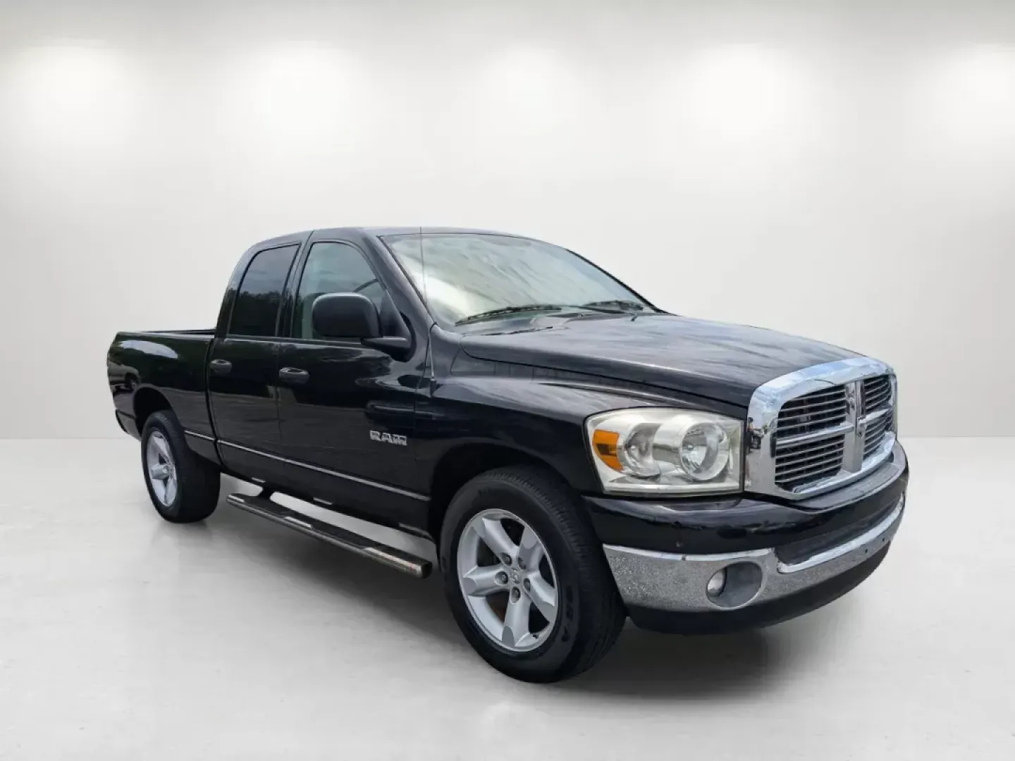 2008 /Medium Slate Gray Dodge Ram 1500 SLT (1D7HA18N38S) with an Gas V8 4.7L/287 engine, 5-Speed Automatic w/OD transmission, located at 5115 14th Ave., Columbus, GA, 31904, (706) 323-0345, 32.511494, -84.971046 - 2008 Dodge Ram 1500 SLT - Photo#3