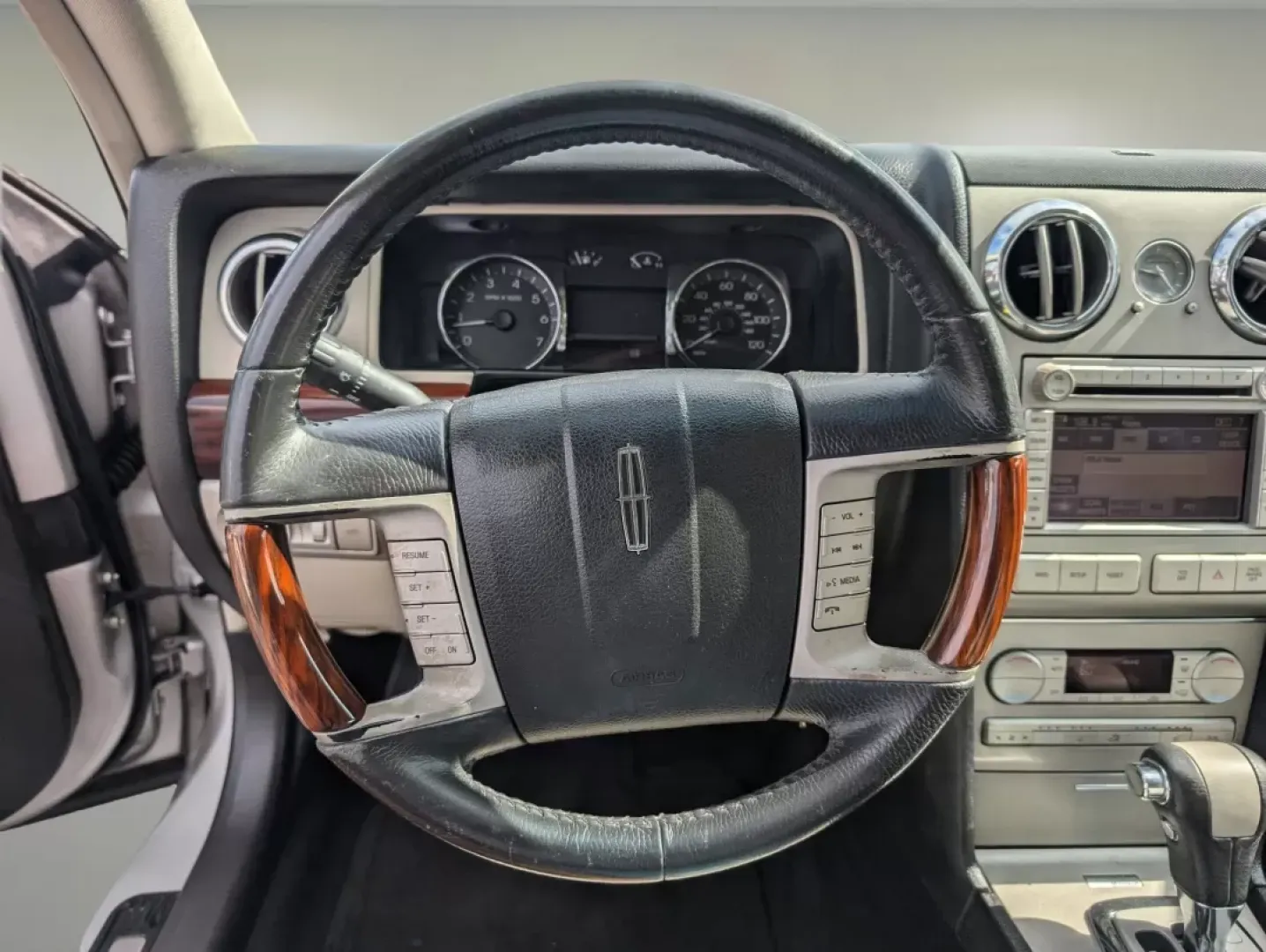 2008 Lincoln MKZ (3LNHM26T78R) with an Other engine, located at 521 Old Farm Lane Rd, Prattville, AL, 36066, (334) 325-1505, 32.482460, -86.416367 - **Elevate Your Driving Experience with This 2008 Lincoln MKZ at Gils Auto - Phenix City**<br /> <br /> Are you ready to add a touch of luxury to your daily commute? The 2008 Lincoln MKZ is the perfect blend of elegance and performance, ideal for those who appreciate comfort and style on the road. Wh - Photo#16
